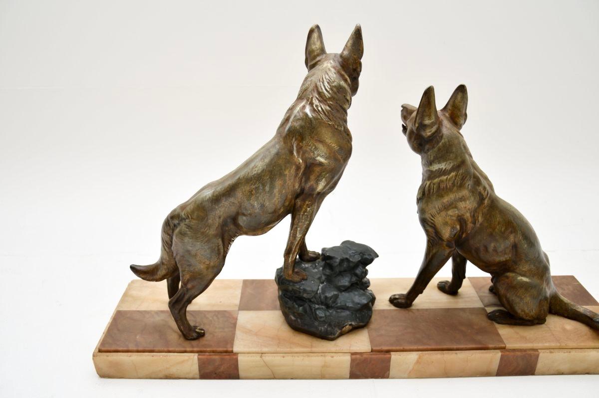 Escultura francesa Art Déco de pastores alemanes en Bueno estado para la venta en London, GB