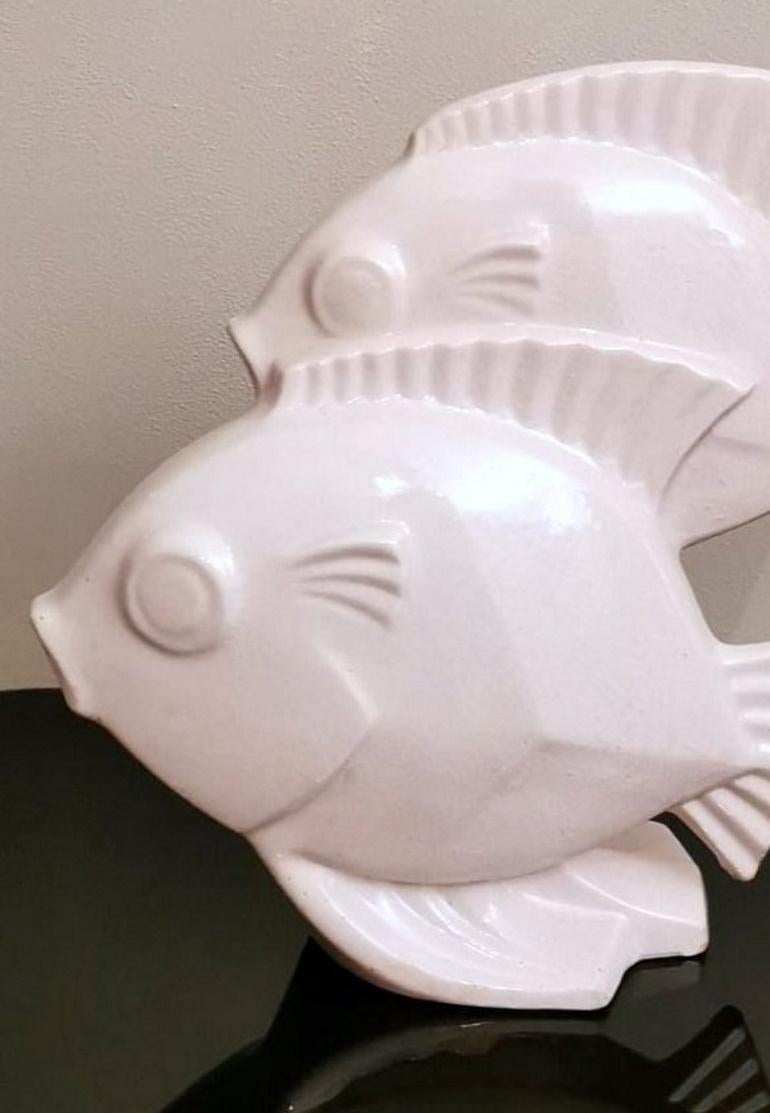 Porcelaine Sculpture française Art Déco de deux poissons en porcelaine craquelée en vente