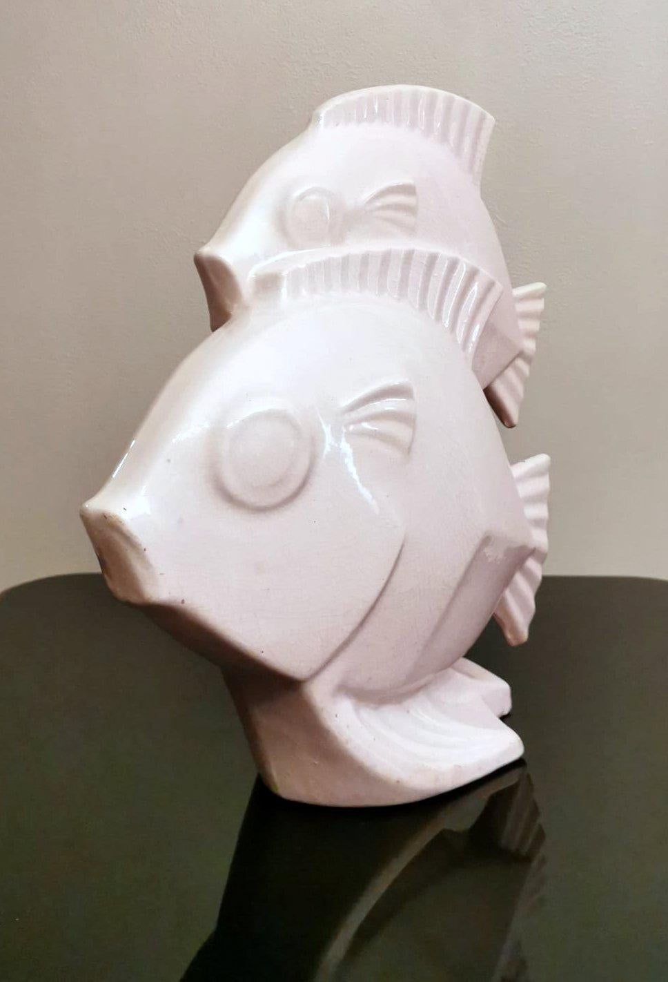 Moulé Sculpture française Art Déco de deux poissons en porcelaine craquelée en vente