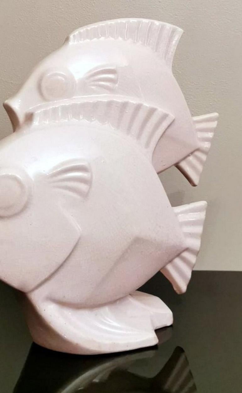 20ième siècle Sculpture française Art Déco de deux poissons en porcelaine craquelée en vente