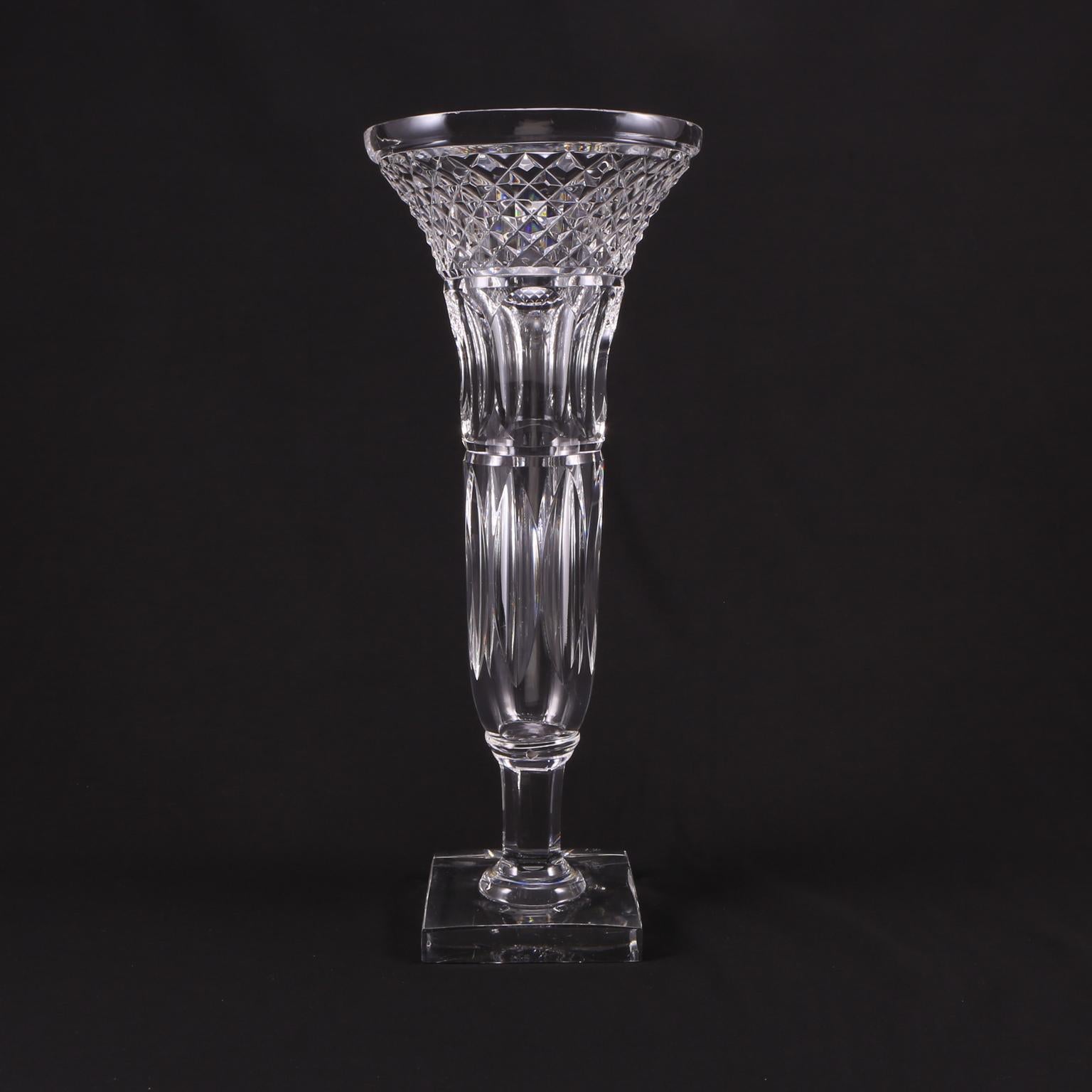 Art Deco French Sèvres Clear Handcut Crystal Diamonds  Vase, 1930 In Excellent Condition For Sale In Florence, IT