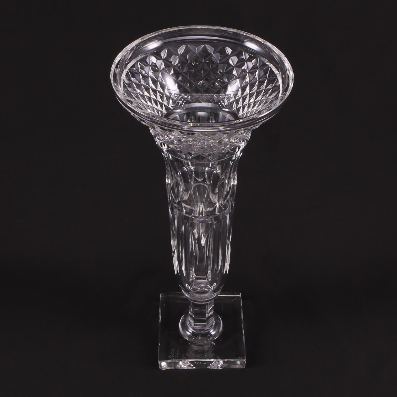 Art Deco French Sèvres Clear Handcut Crystal Diamonds  Vase, 1930 For Sale 4
