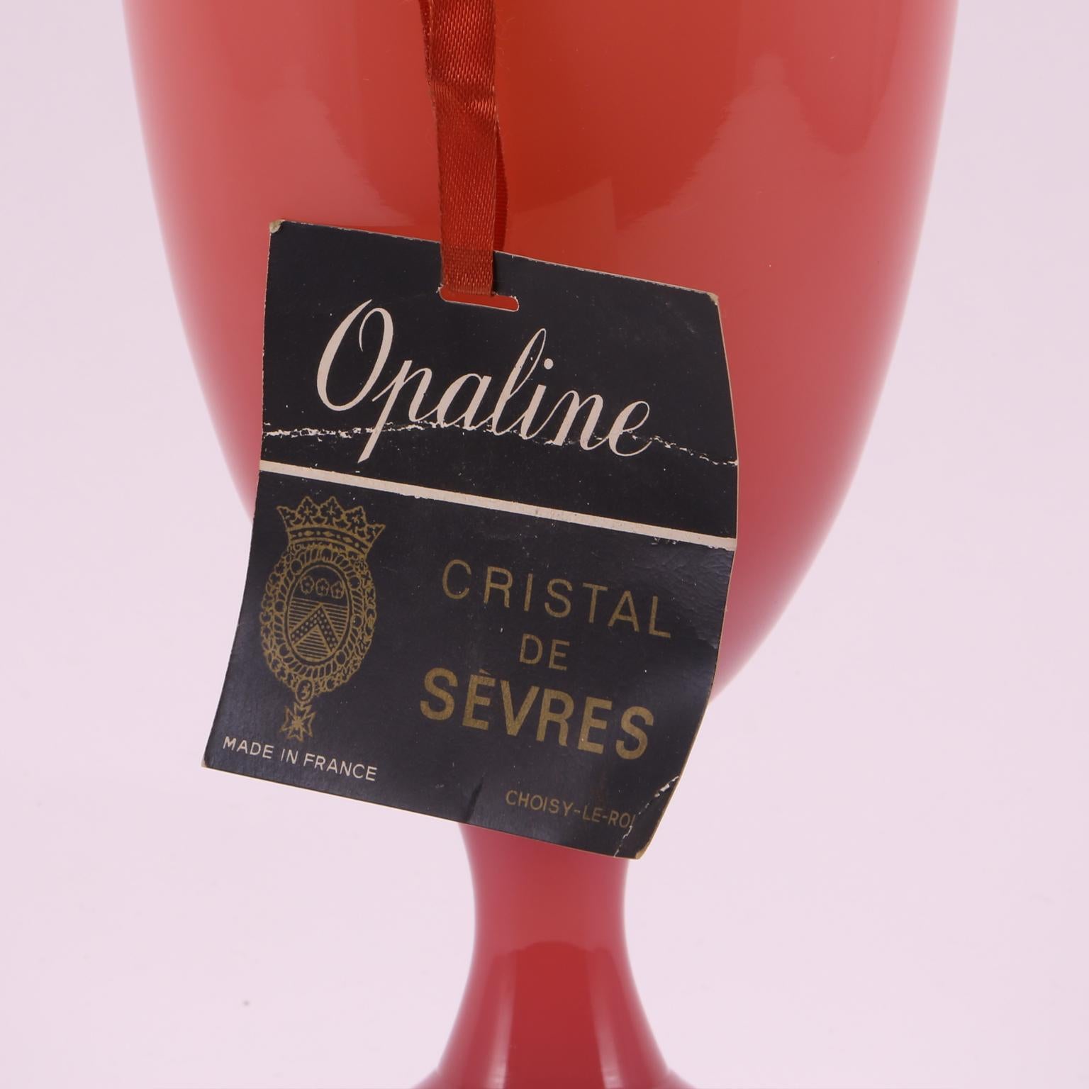 Art Deco French Sèvres Cranberry Pink Hand Blown Opaline Glass Vase, 1930 im Angebot 5