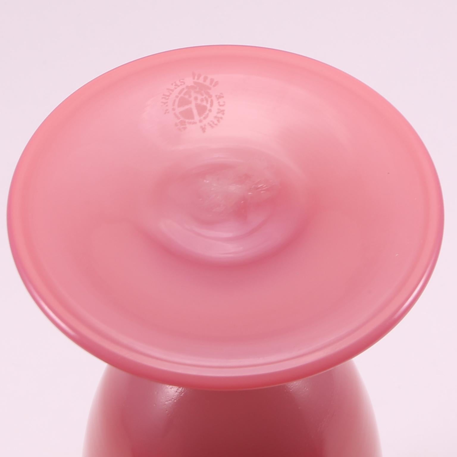 Art Deco French Sèvres Cranberry Pink Hand Blown Opaline Glass Vase, 1930 im Angebot 9