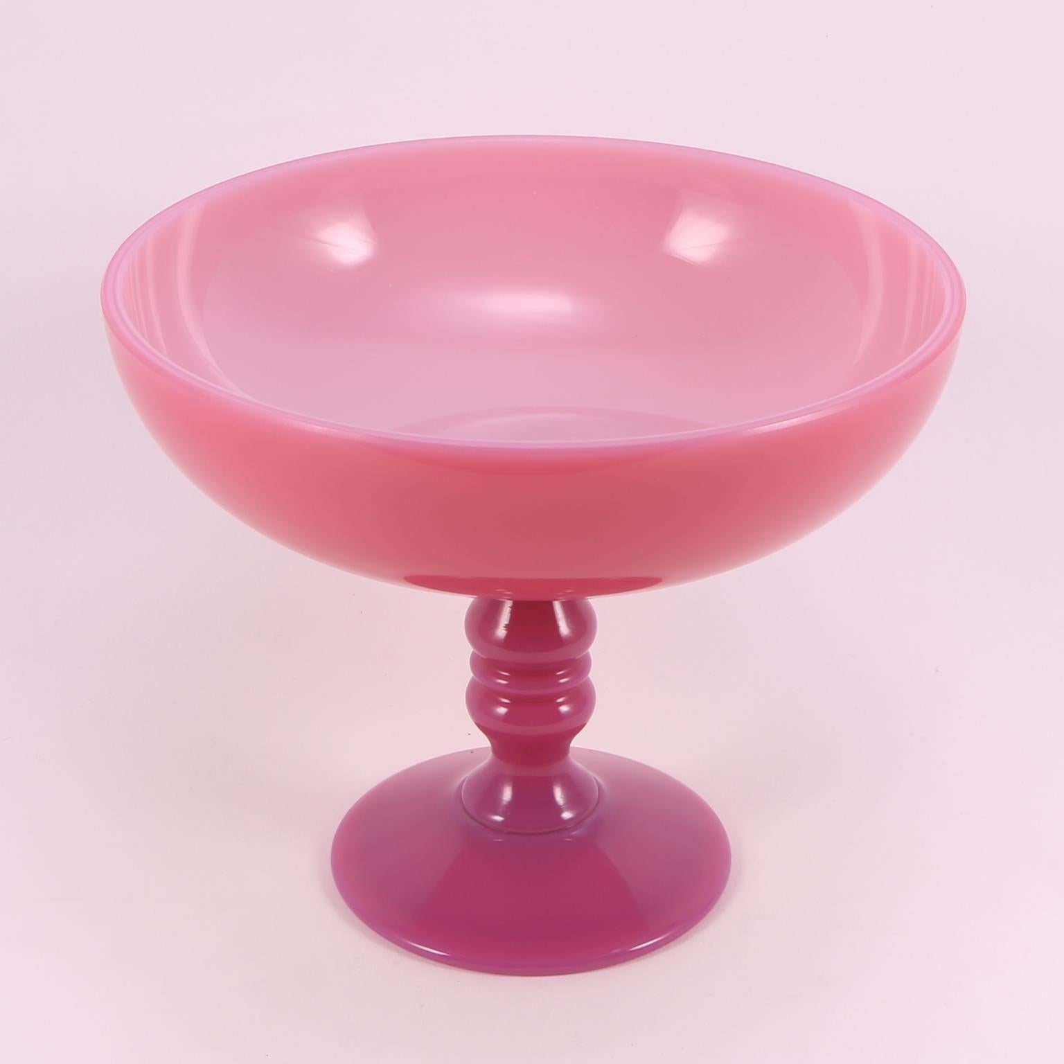Art Deco French Sèvres Cranberry Pink Handblown Opaline Glass Centrepiece, 1930 In Excellent Condition For Sale In Florence, IT
