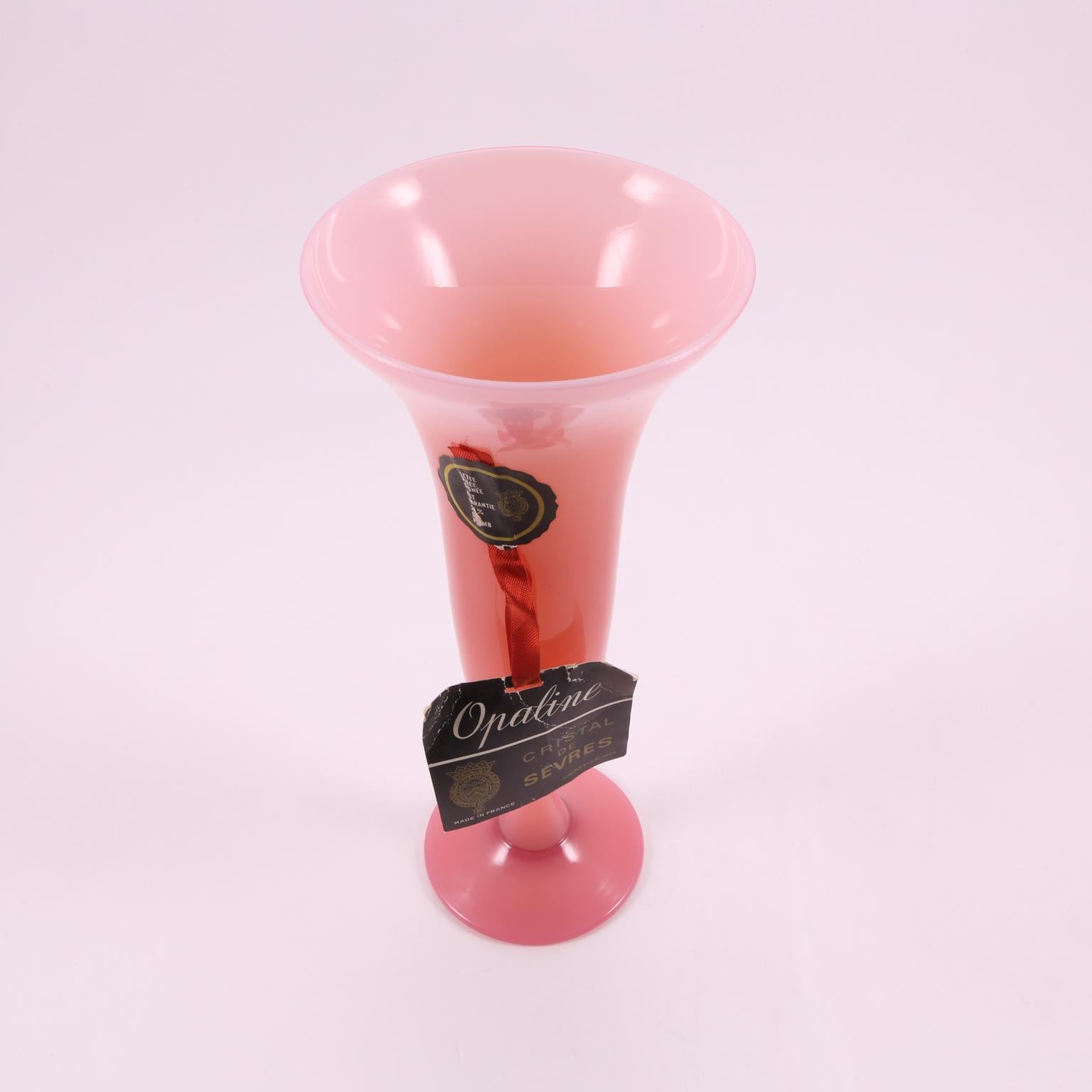 Art Deco French Sèvres Cranberry Pink Handblown Opaline Glass Vase, 1930 For Sale 5