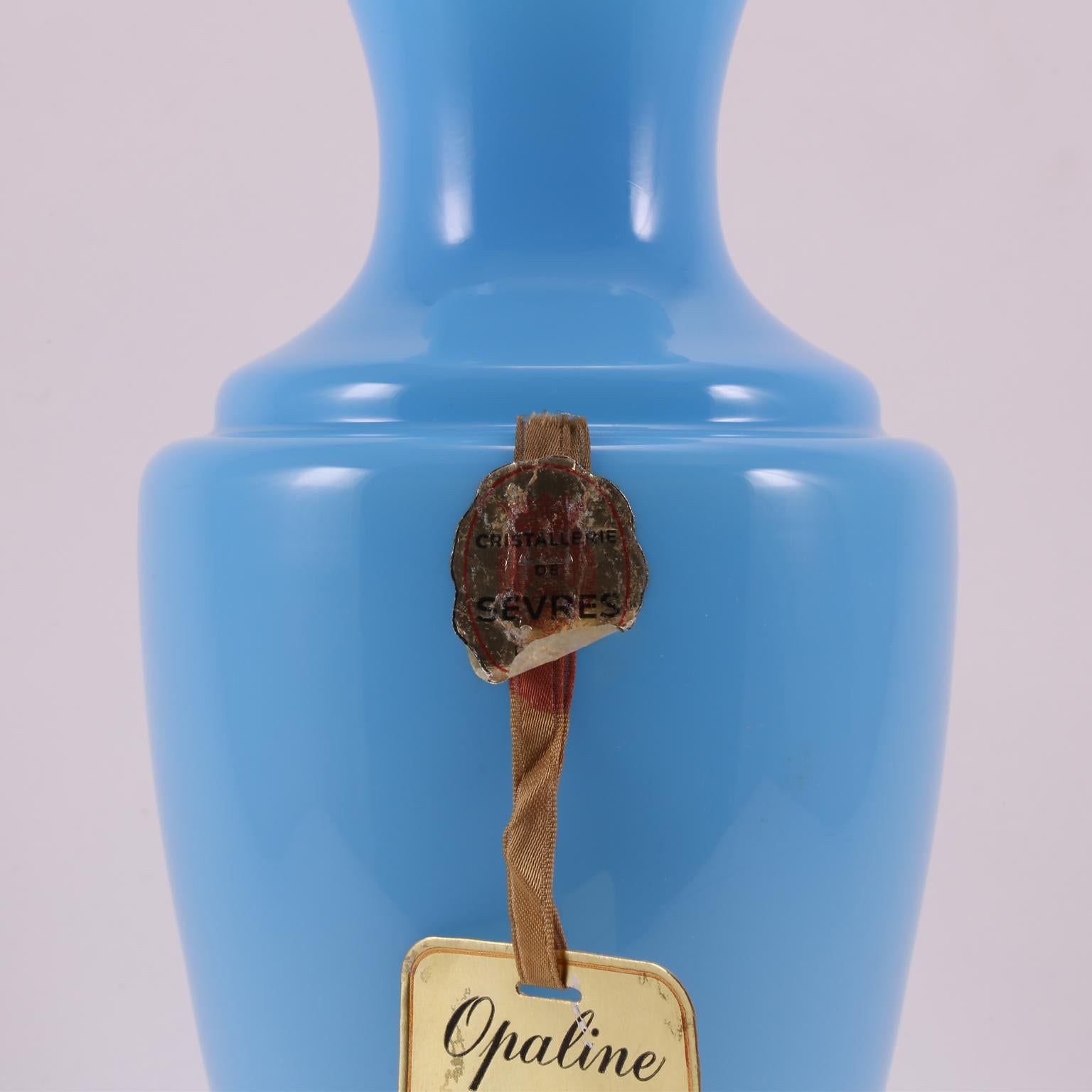 Vase en verre opalin soufflé à la main Art Déco Sèvres Turquoise clair, 1920 en vente 7
