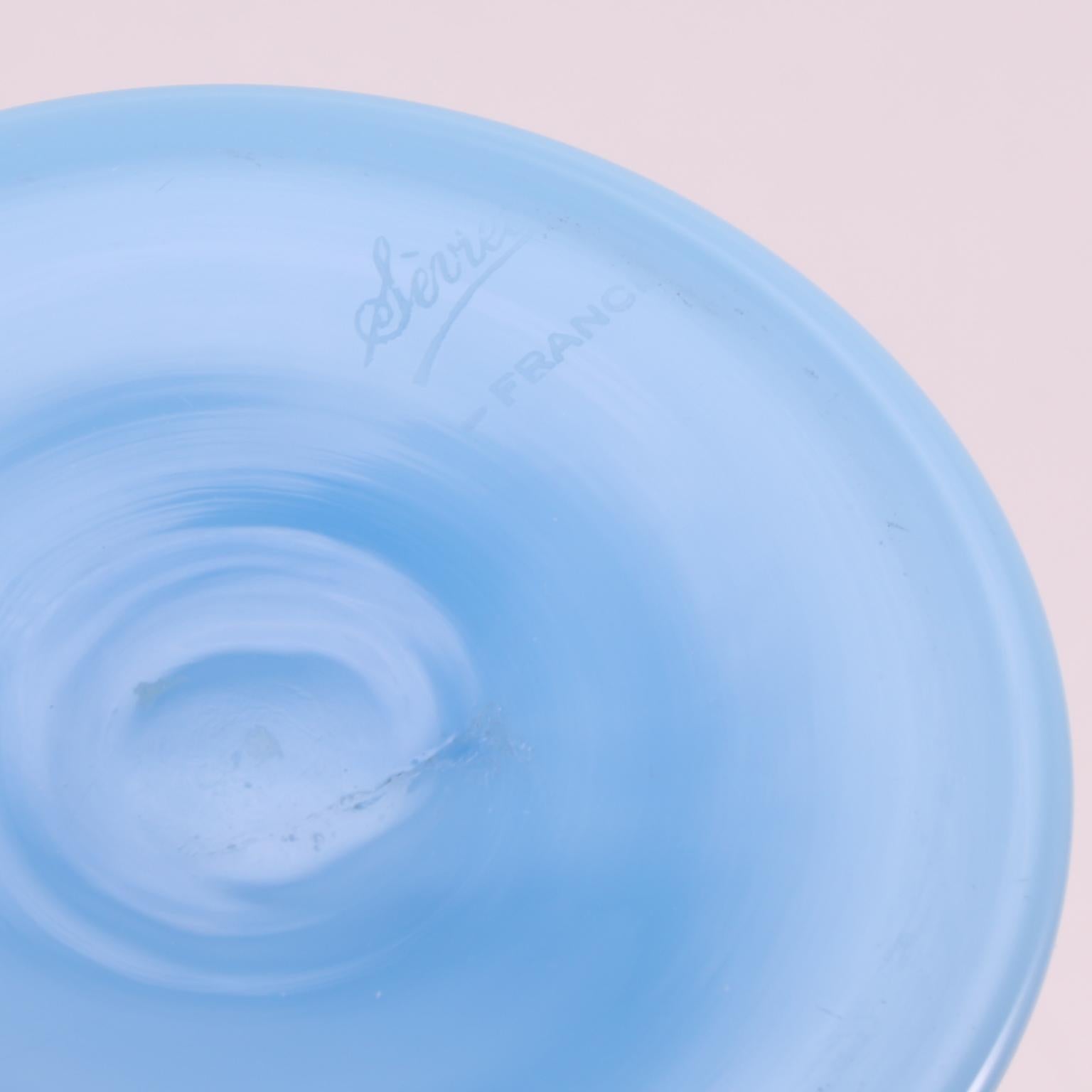 Vase en verre opalin soufflé à la main Art Déco Sèvres Turquoise clair, 1920 en vente 9
