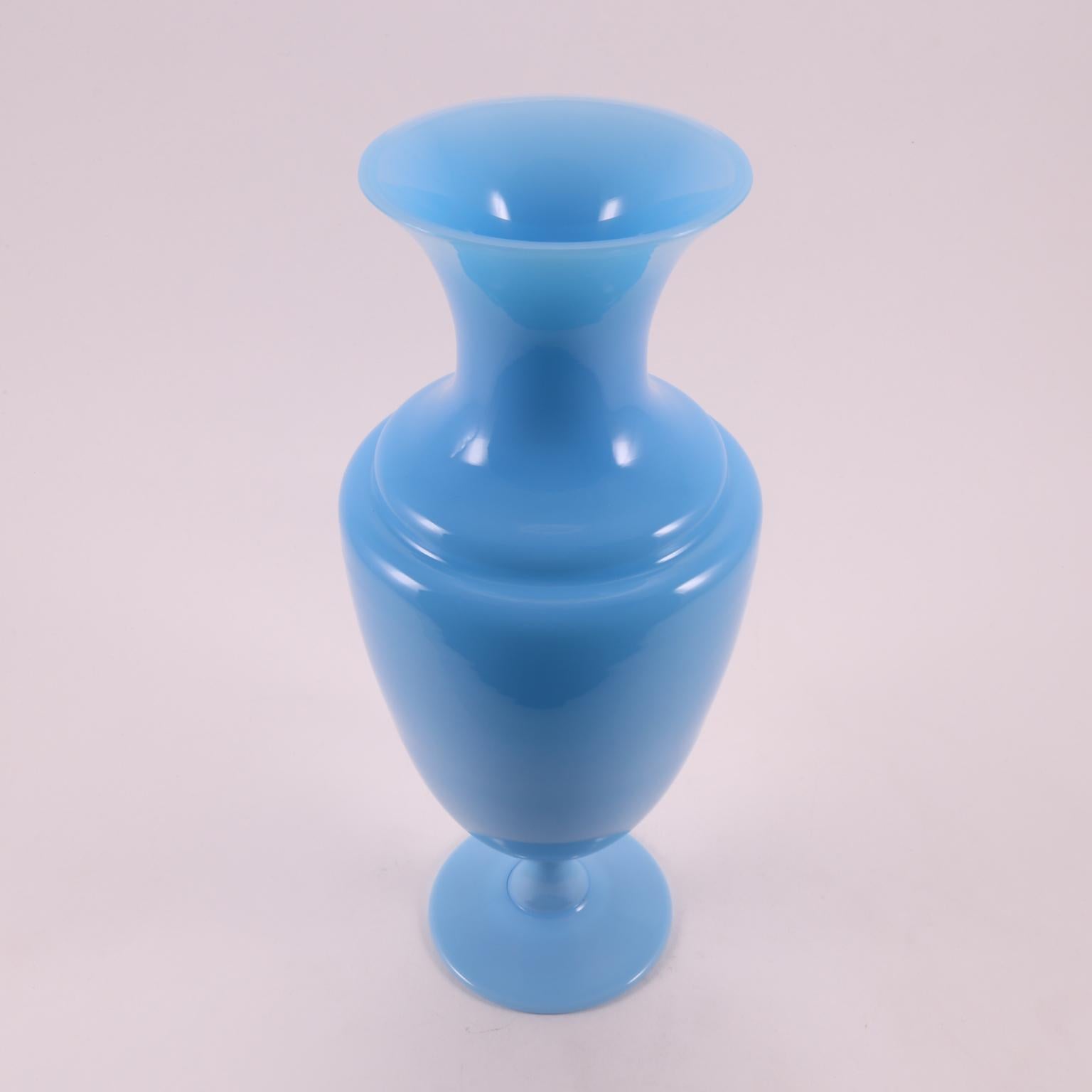 Art Deco French Sèvres Light Turquoise Hand Blown Opaline Glass Vase, 1920 For Sale 2