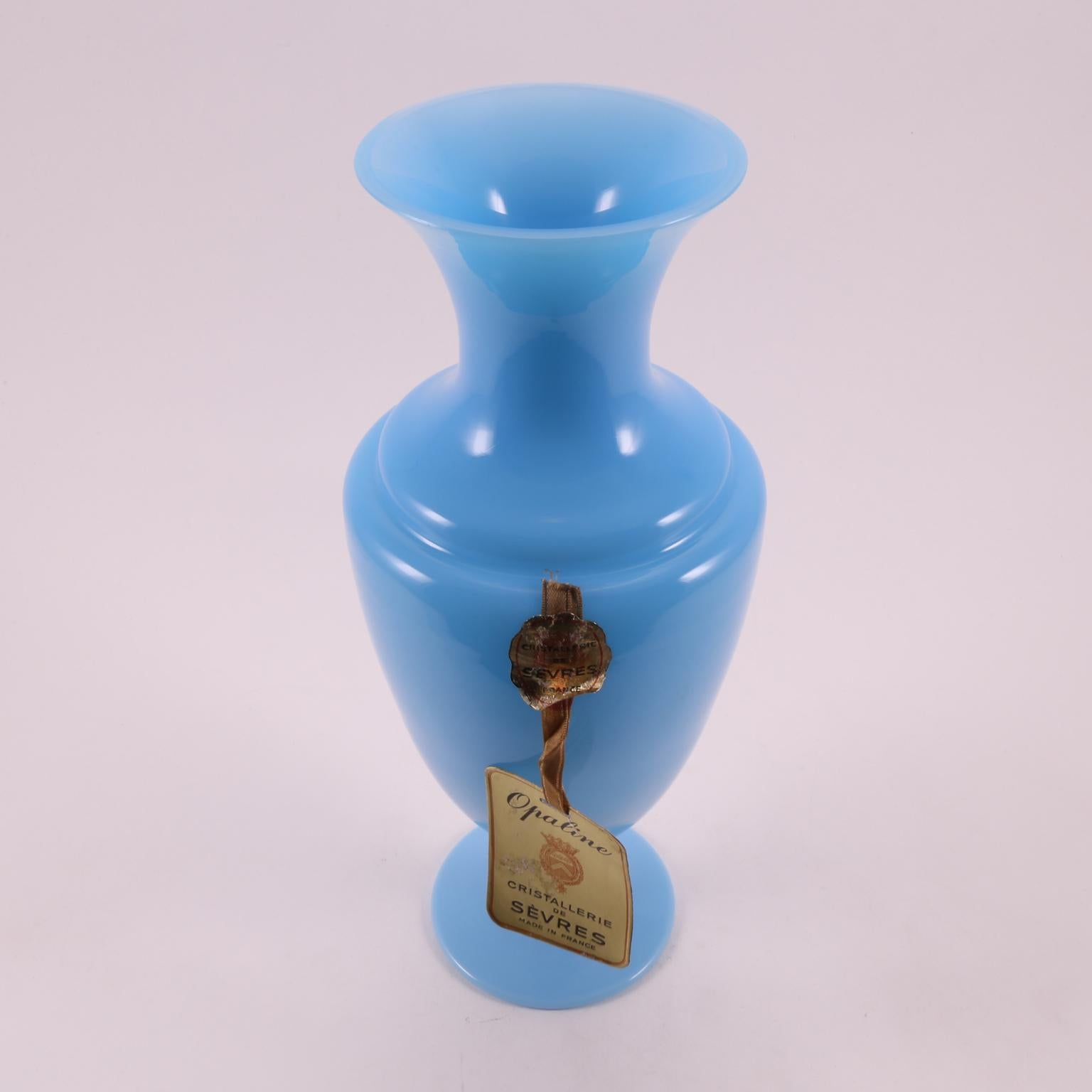 Art Deco French Sèvres Light Turquoise Hand Blown Opaline Glass Vase, 1920 For Sale 4