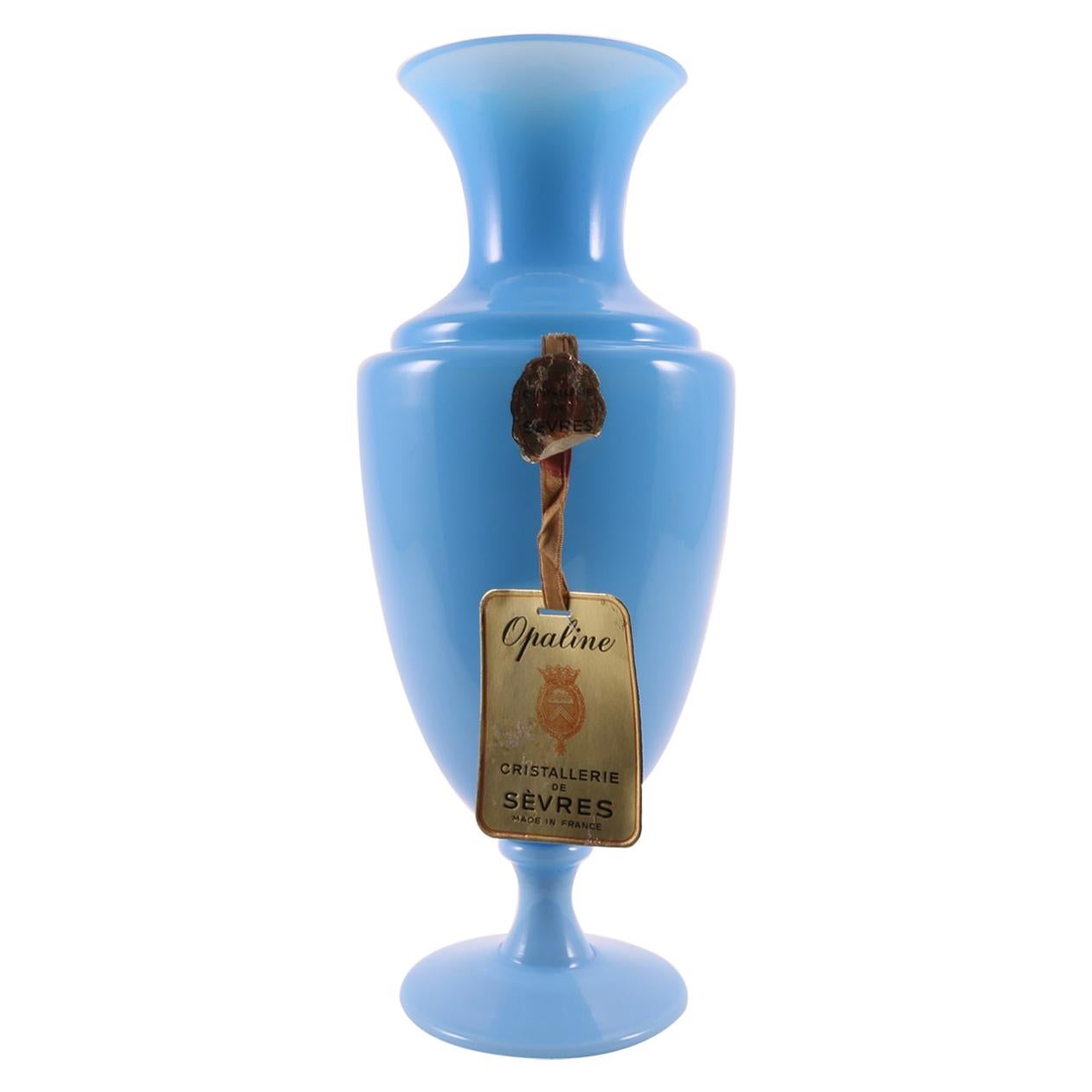 Vase en verre opalin soufflé à la main Art Déco Sèvres Turquoise clair, 1920 en vente