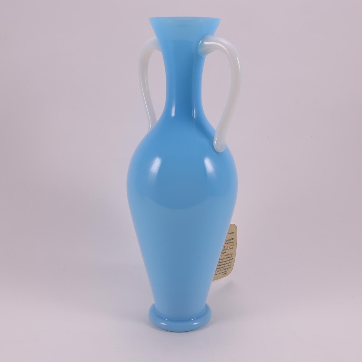 Art Deco French Sèvres Light Turquoise Handblown Opaline Glass Vase, 1920 For Sale 2