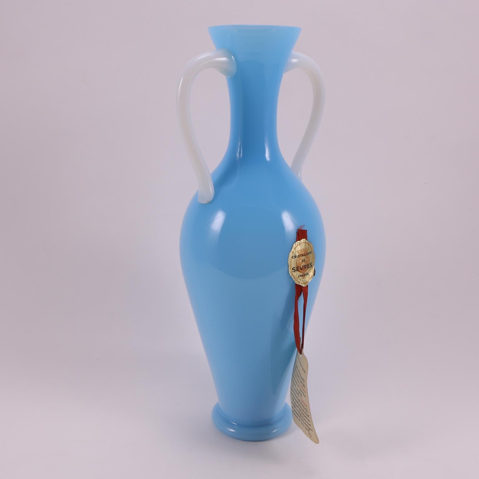 Art Deco French Sèvres Light Turquoise Handblown Opaline Glass Vase, 1920 For Sale 4