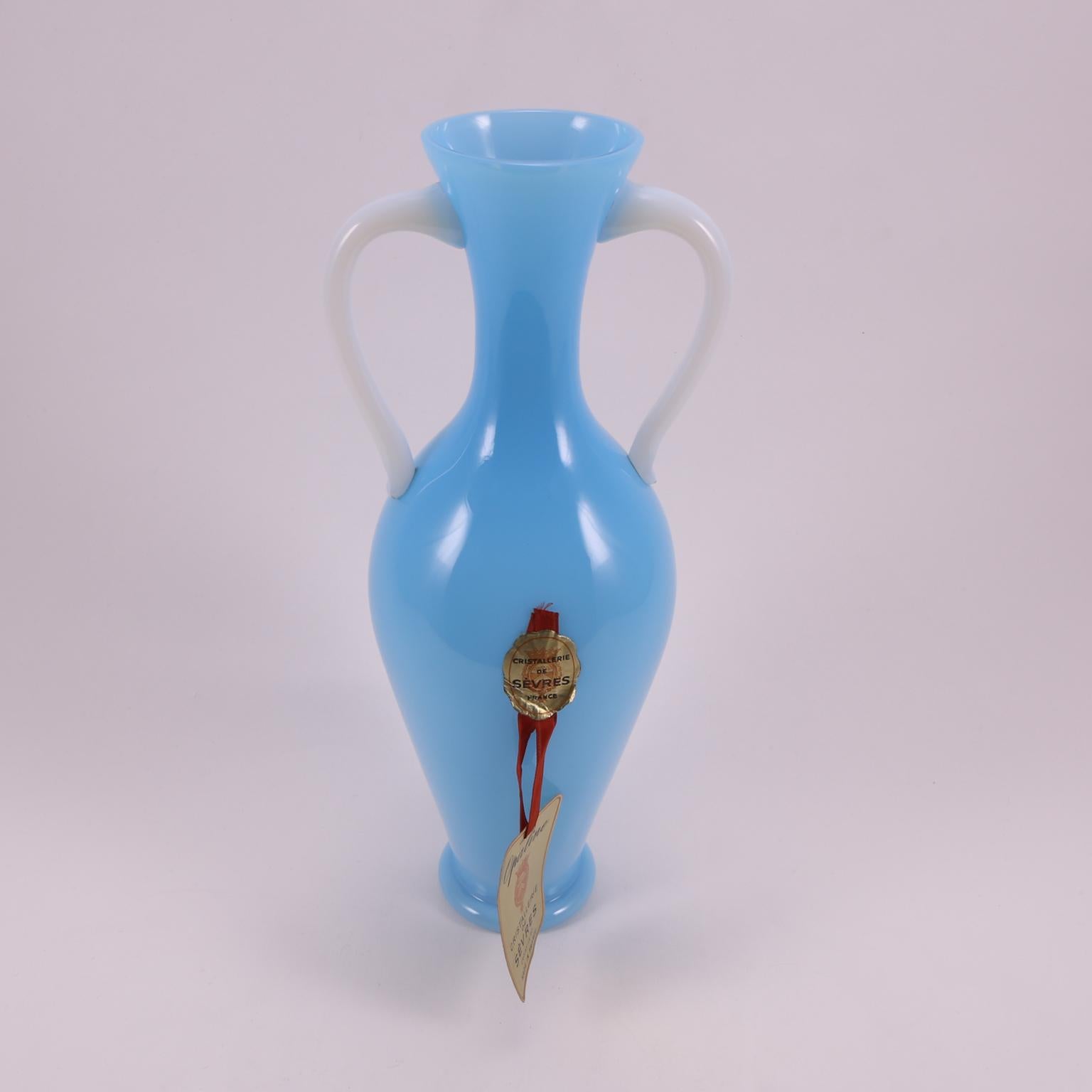Art Deco French Sèvres Light Turquoise Handblown Opaline Glass Vase, 1920 For Sale 5
