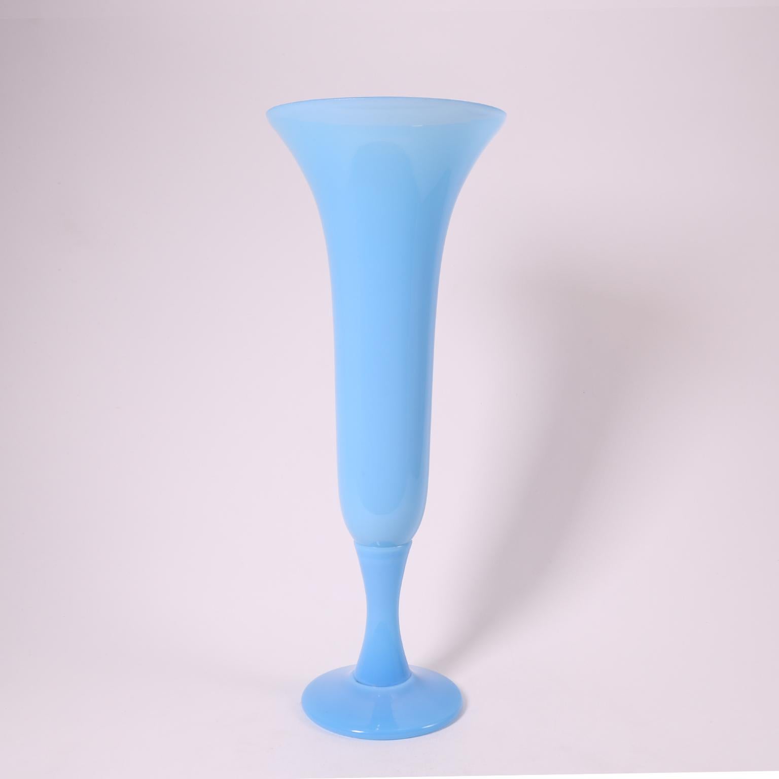 Art Deco French Sèvres Light Turquoise Handblown Opaline Glass Vase, 1930 In Excellent Condition For Sale In Florence, IT