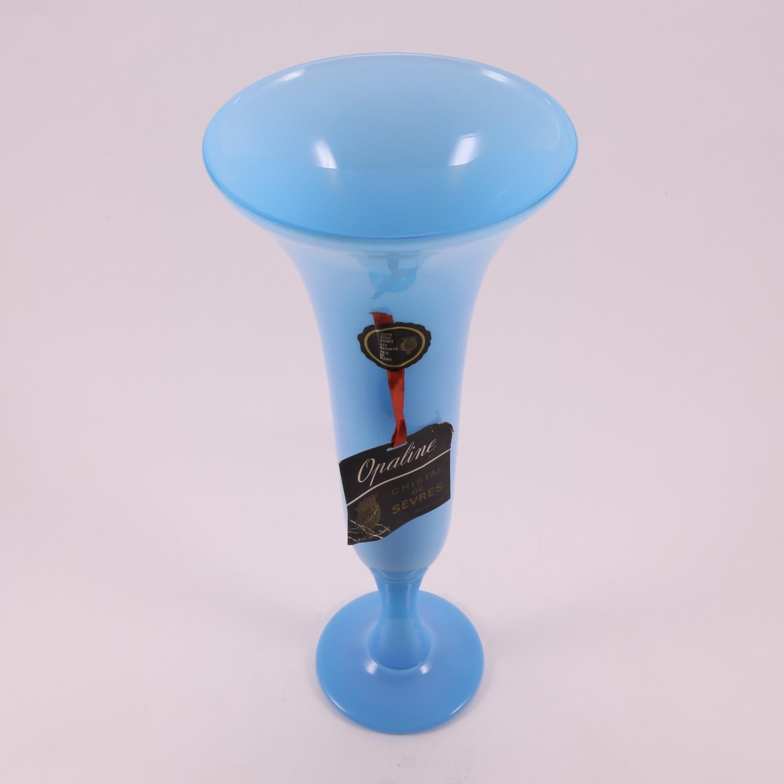 Art Deco French Sèvres Light Turquoise Handblown Opaline Glass Vase, 1930 For Sale 1
