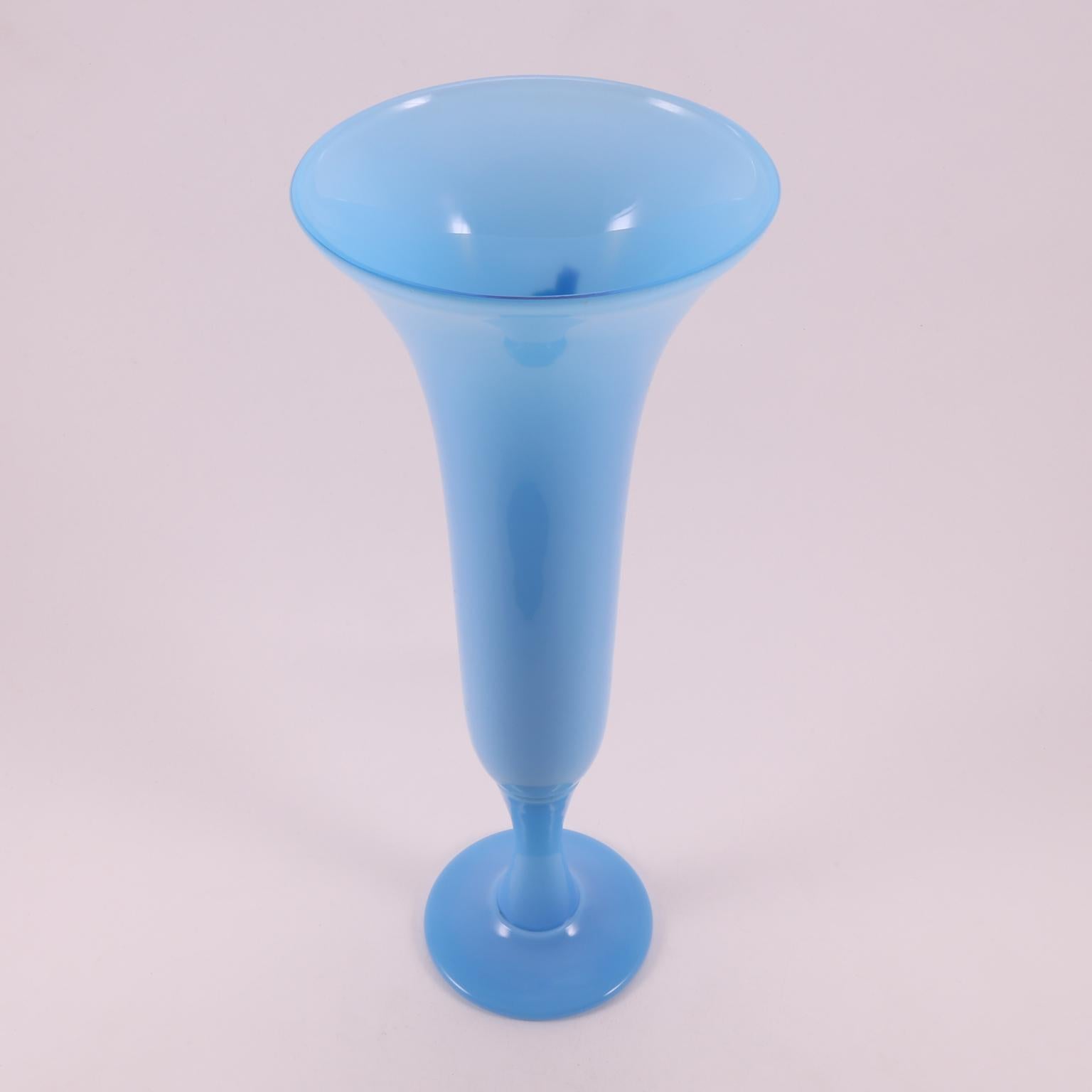 Art Deco French Sèvres Light Turquoise Handblown Opaline Glass Vase, 1930 For Sale 3