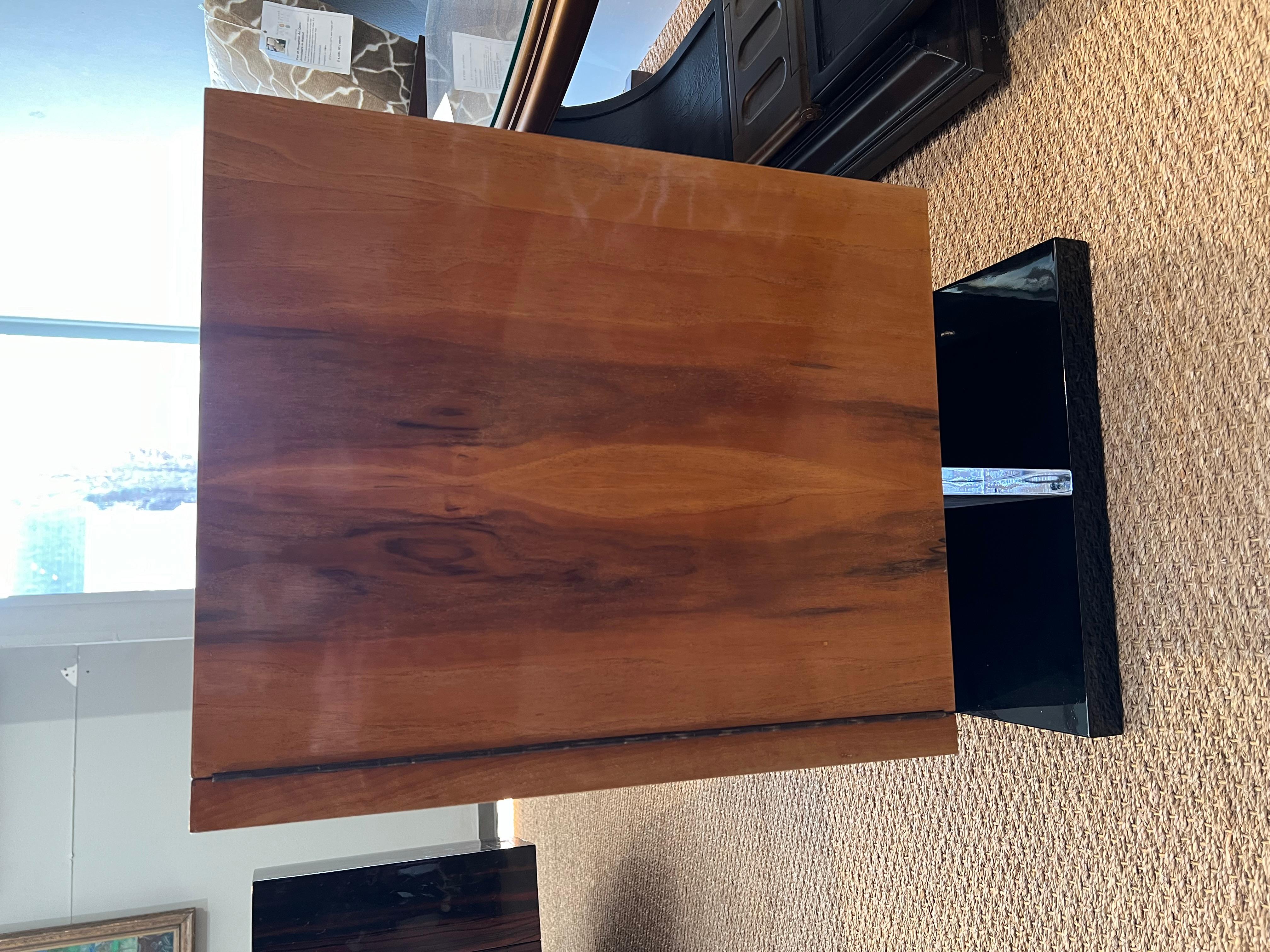 Art Deco French Side Table in Walnut For Sale 3