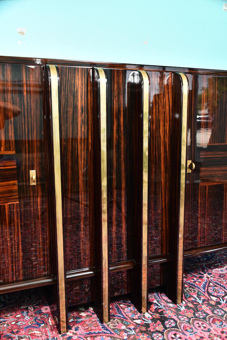 Mid-20th Century Art Deco French Sideboard with 4 Brass Vertical Lines in Macassar