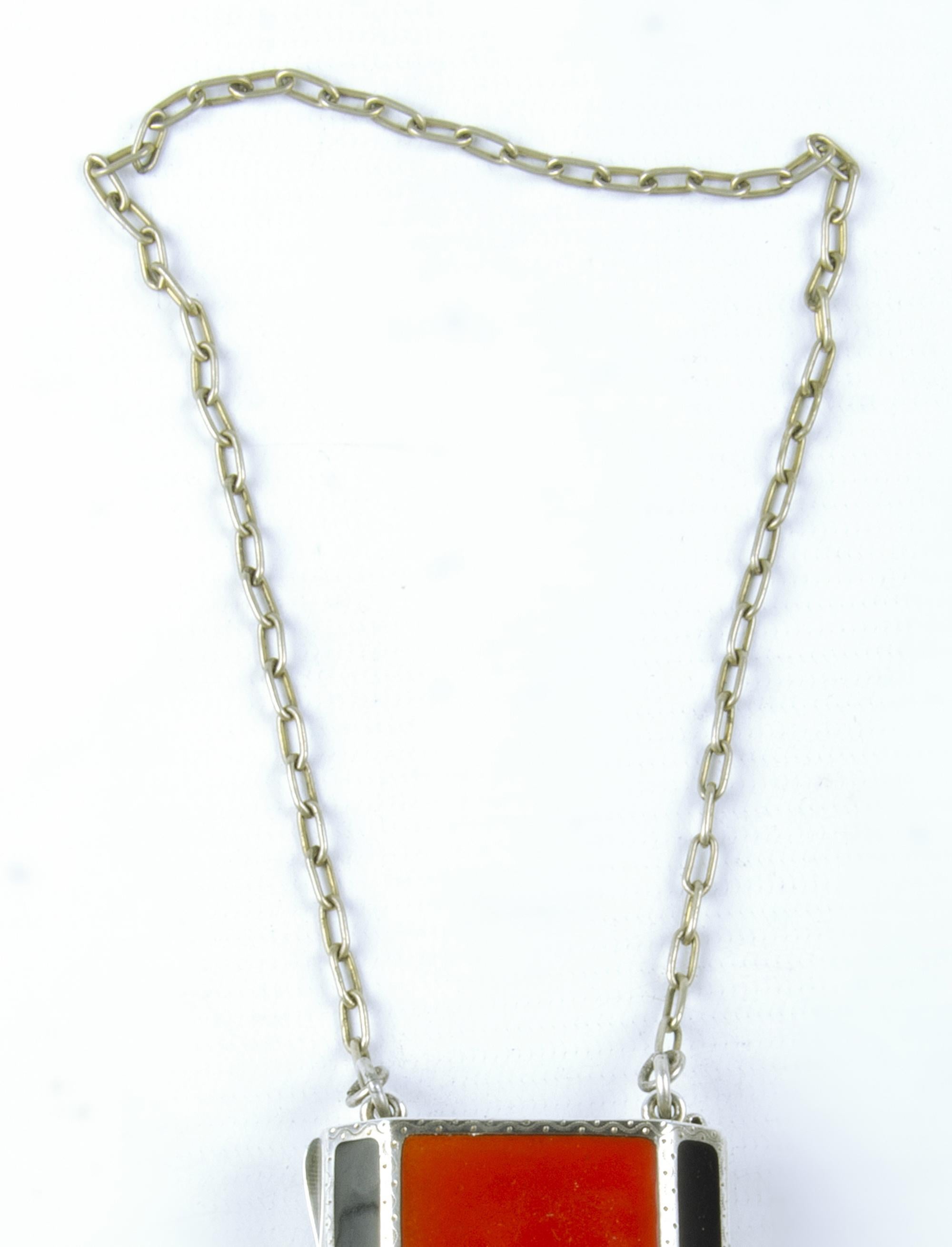 Art Déco French Silver and Enamel Vanity Necklace/Pendant with Mirror, 1940s For Sale 2
