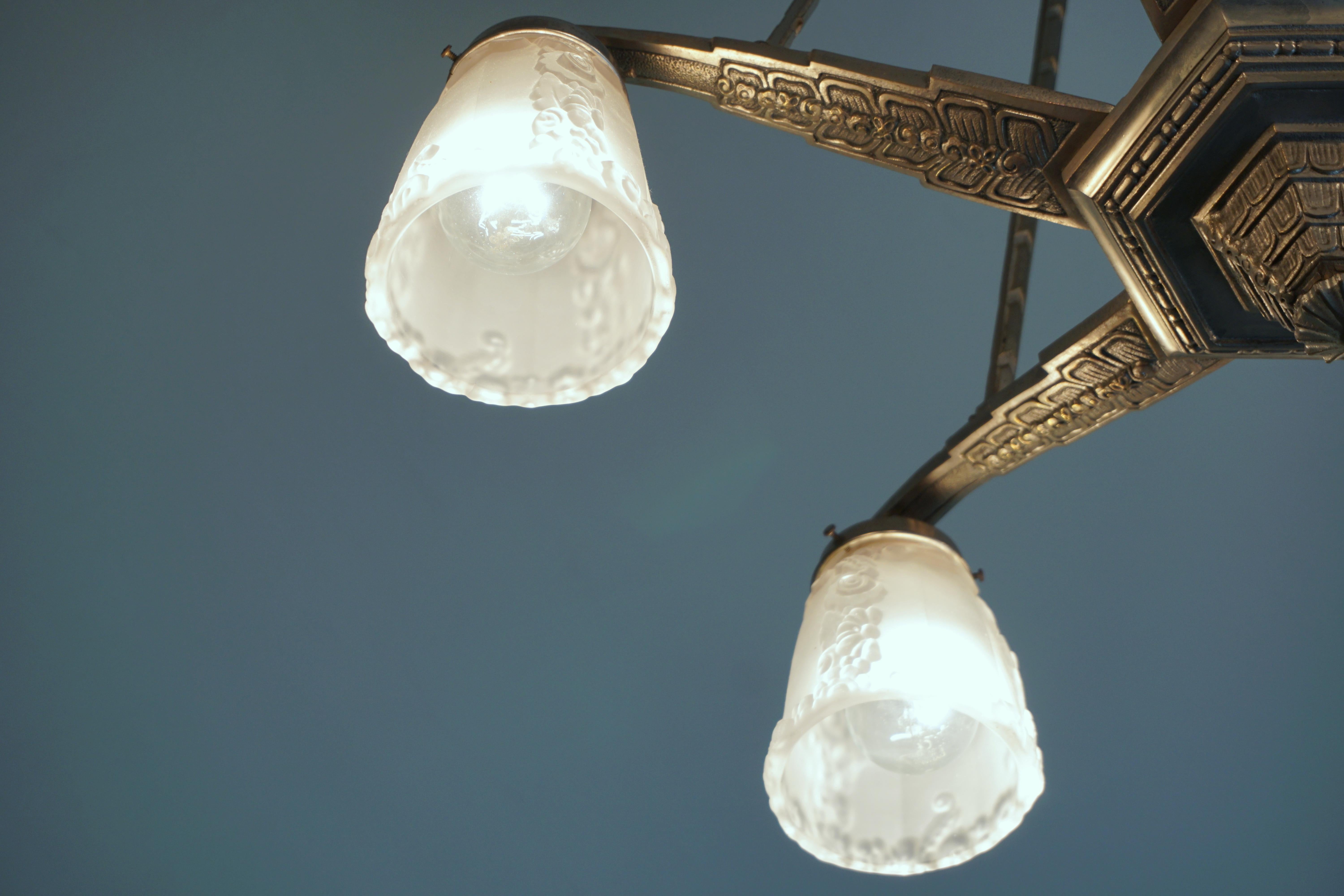 Art Deco French Star Chandelier Attributed to Hettier Vincent For Sale 9