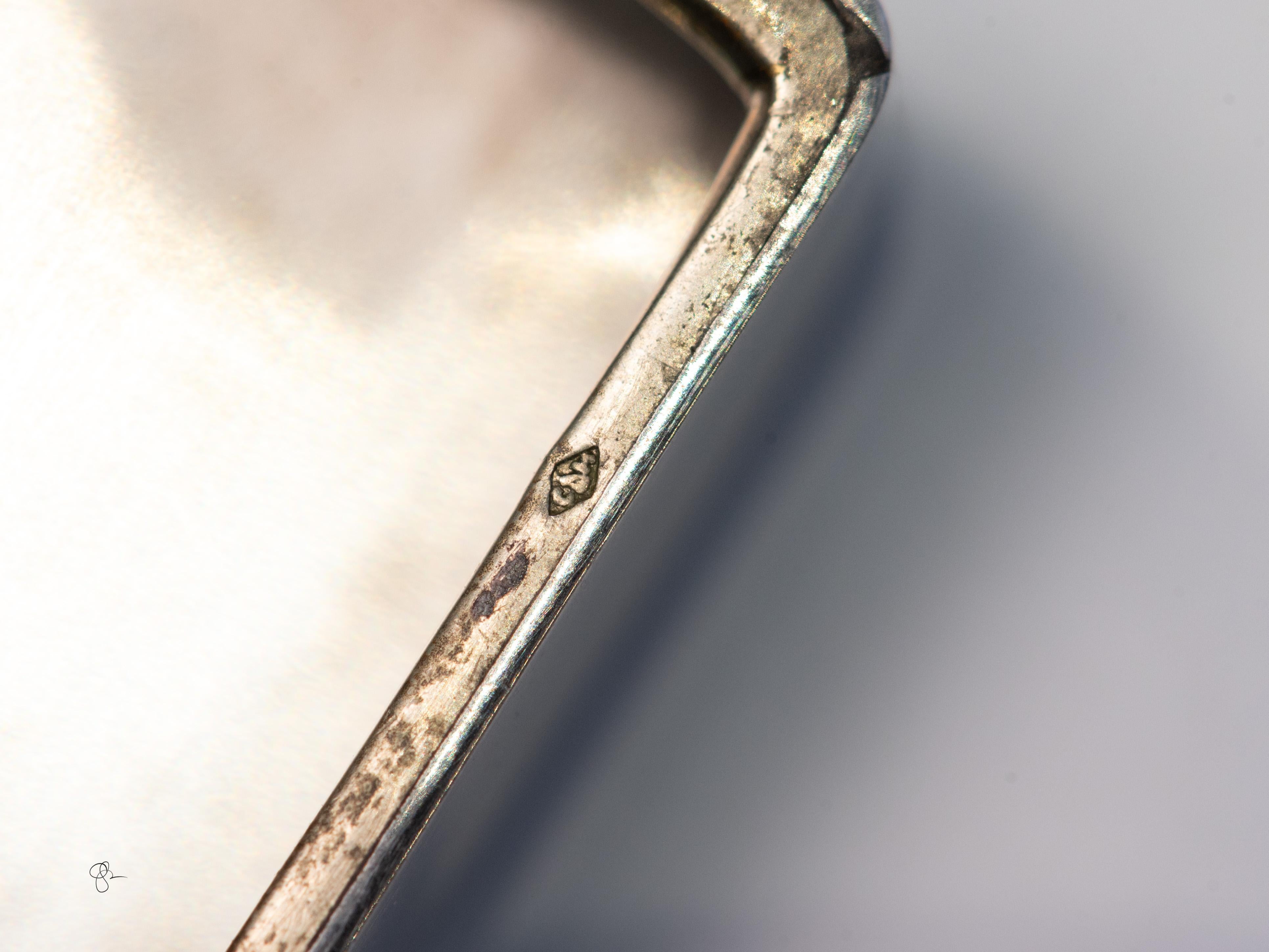 Boîte française Art Déco en acier et or avec saphirs, poinçons français, vers 1930 en vente 1