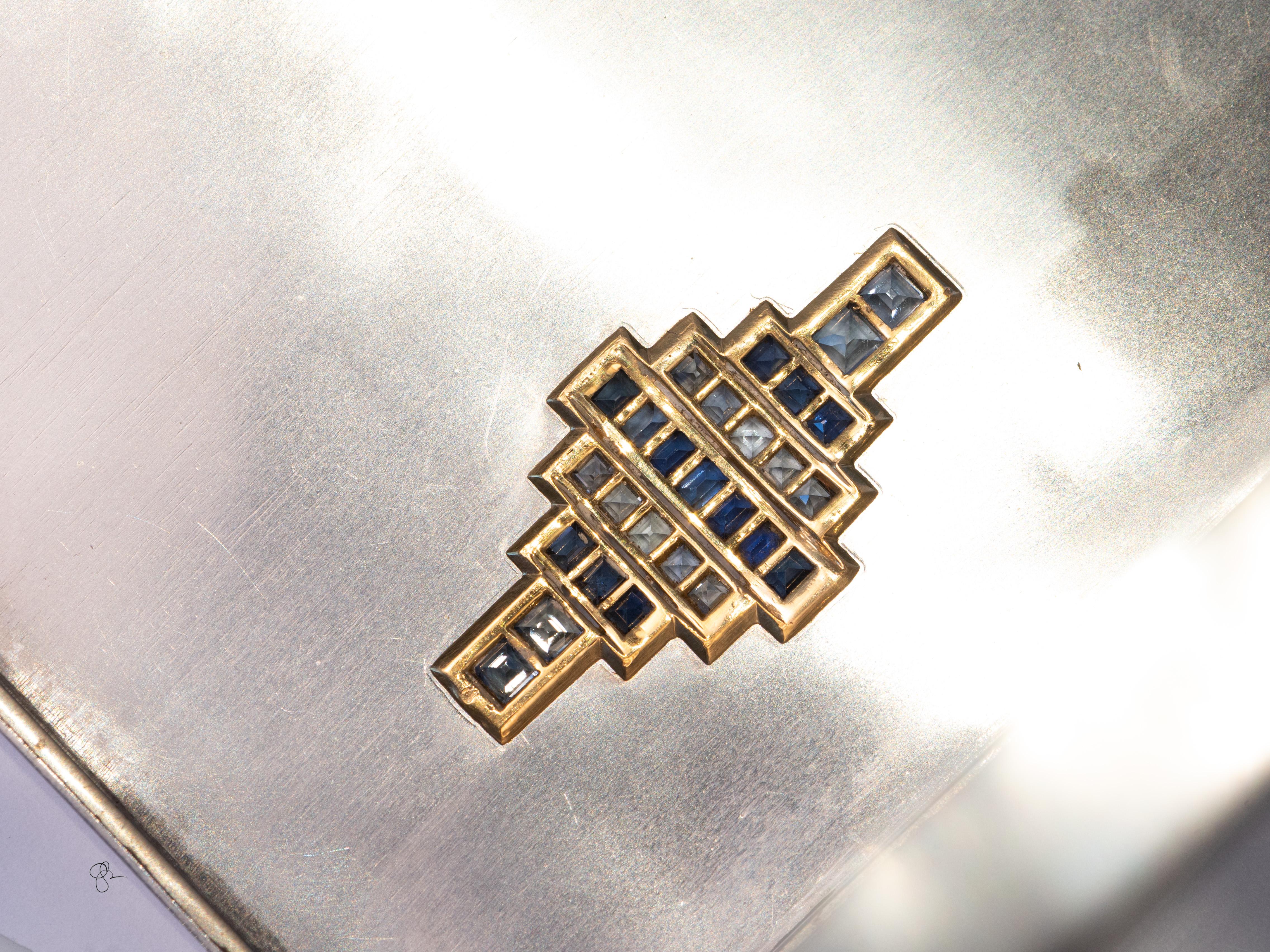 Boîte française Art Déco en acier et or avec saphirs, poinçons français, vers 1930 en vente 2