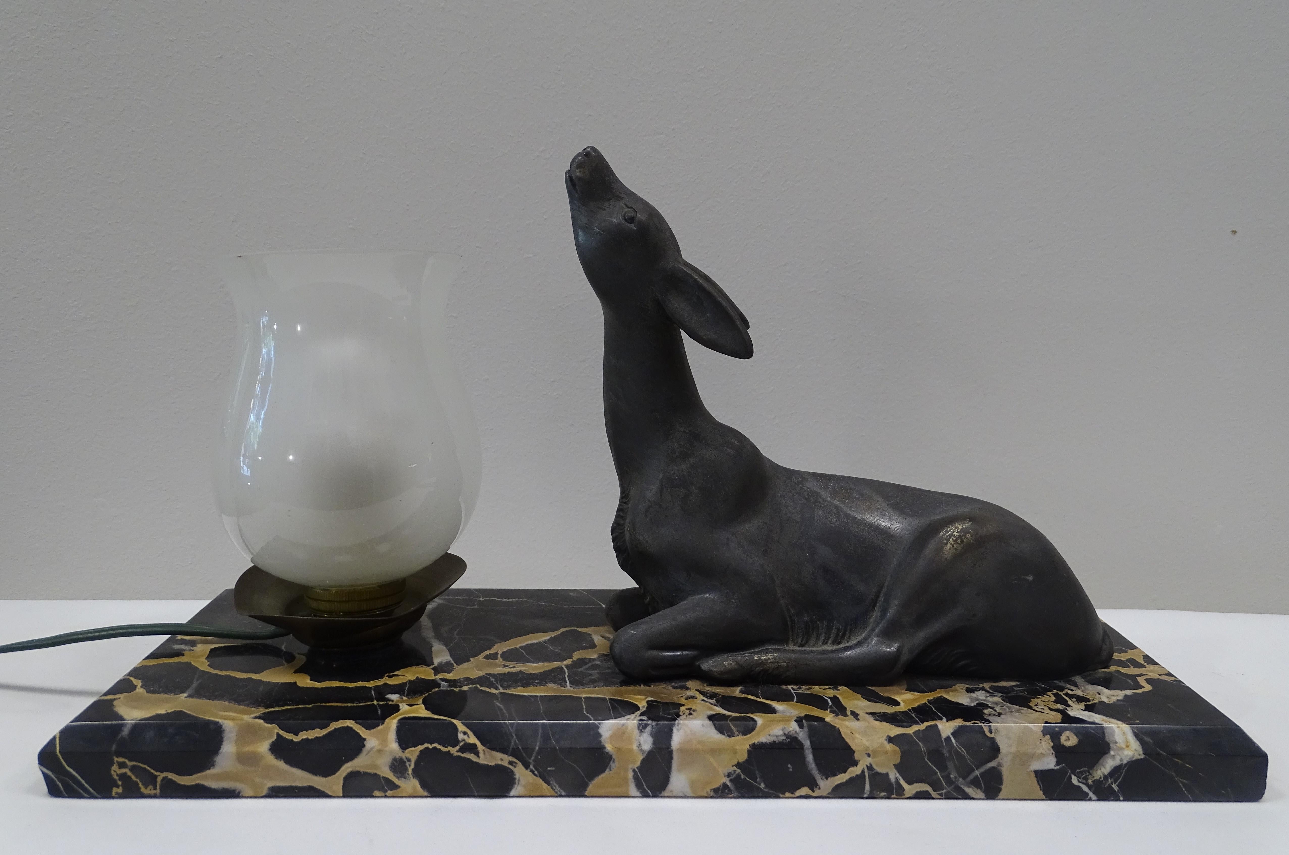 Lampe de bureau Art Déco française Bambi Sculpture, marbre, verre, bronze Bon état à Valladolid, ES