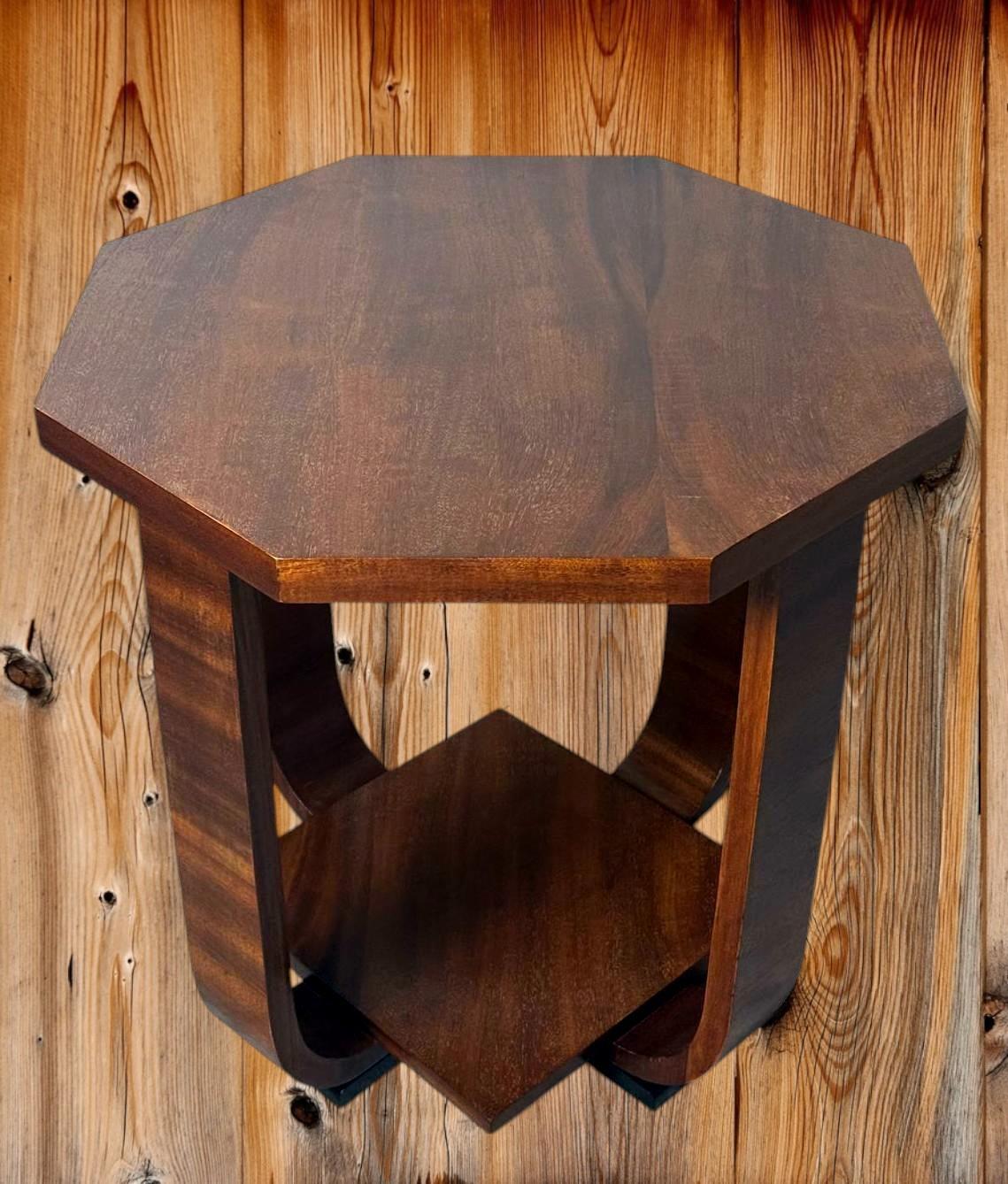 Français Table à thé/théière Art Déco avec plateau octogonal en vente