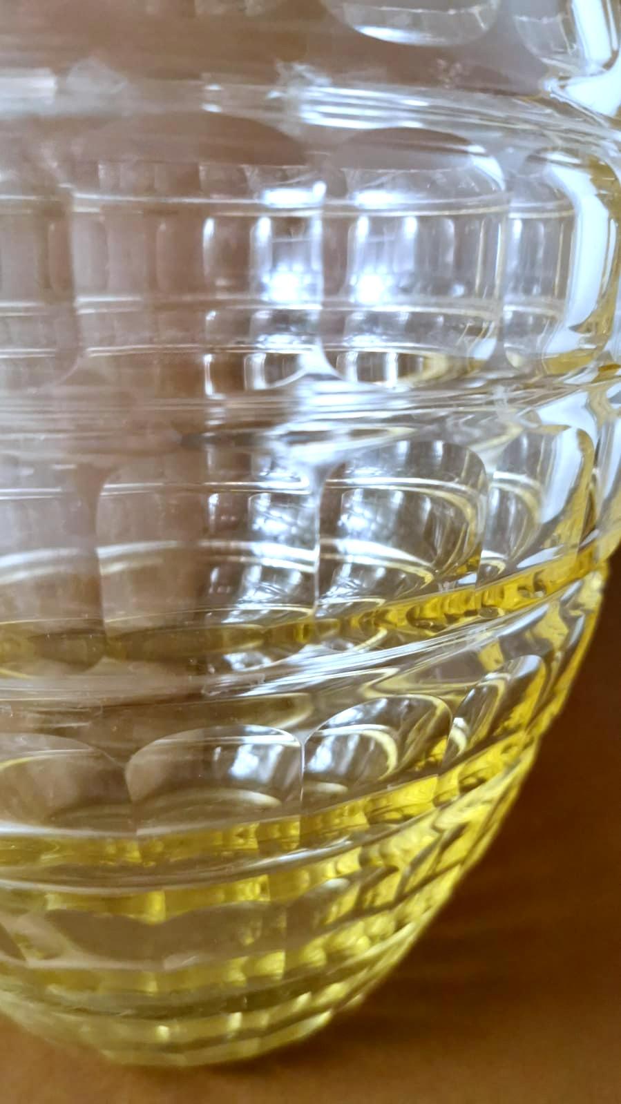 Vase français Art Déco en cristal jaune taillé et fond. en vente 3