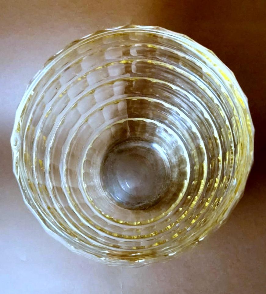 Vase français Art Déco en cristal jaune taillé et fond. en vente 5