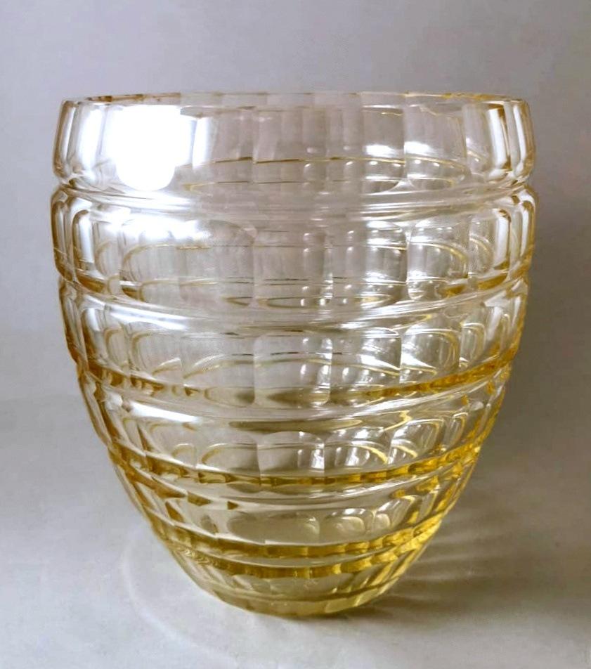We kindly suggest that you read the entire description, as with it we try to give you detailed technical and historical information to guarantee the authenticity of our objects.
Original and delightful French vase made of yellow crystal; the