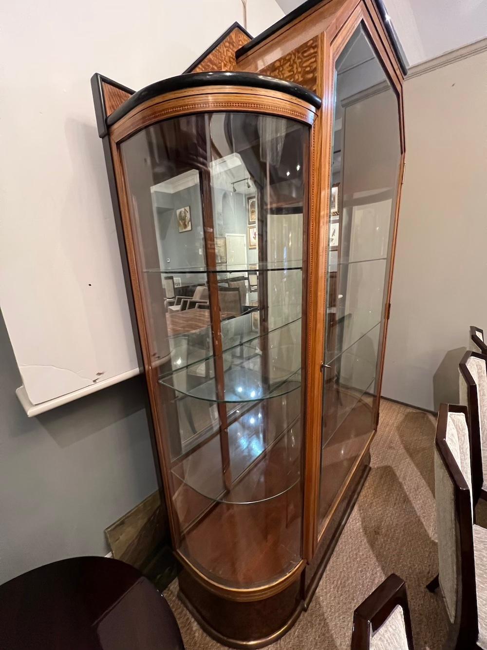 Art Deco French Vitrine in Burl Walnut For Sale 3
