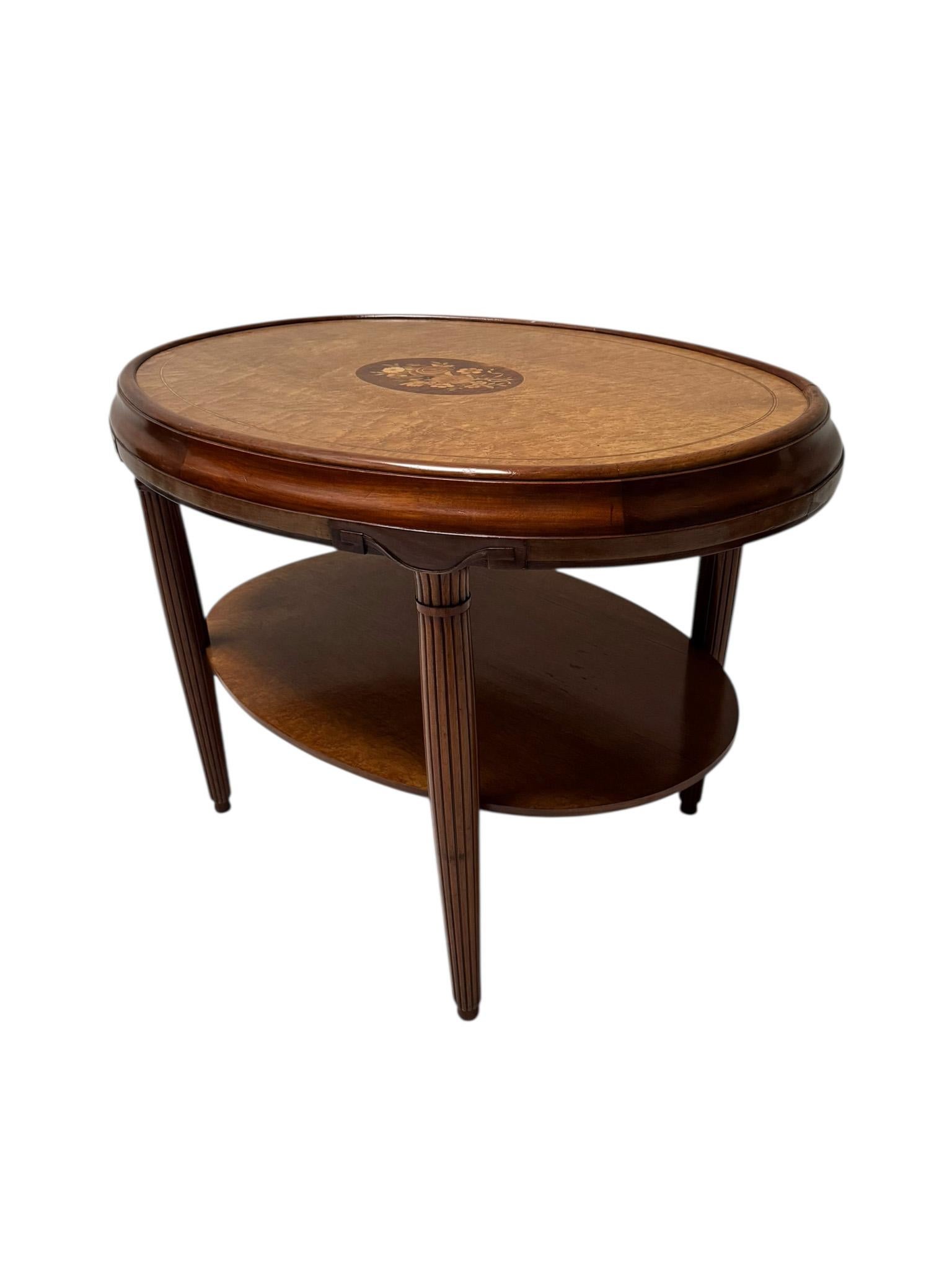 Art Deco French Walnut Center Table, 1930s In Good Condition For Sale In Amsterdam, NL