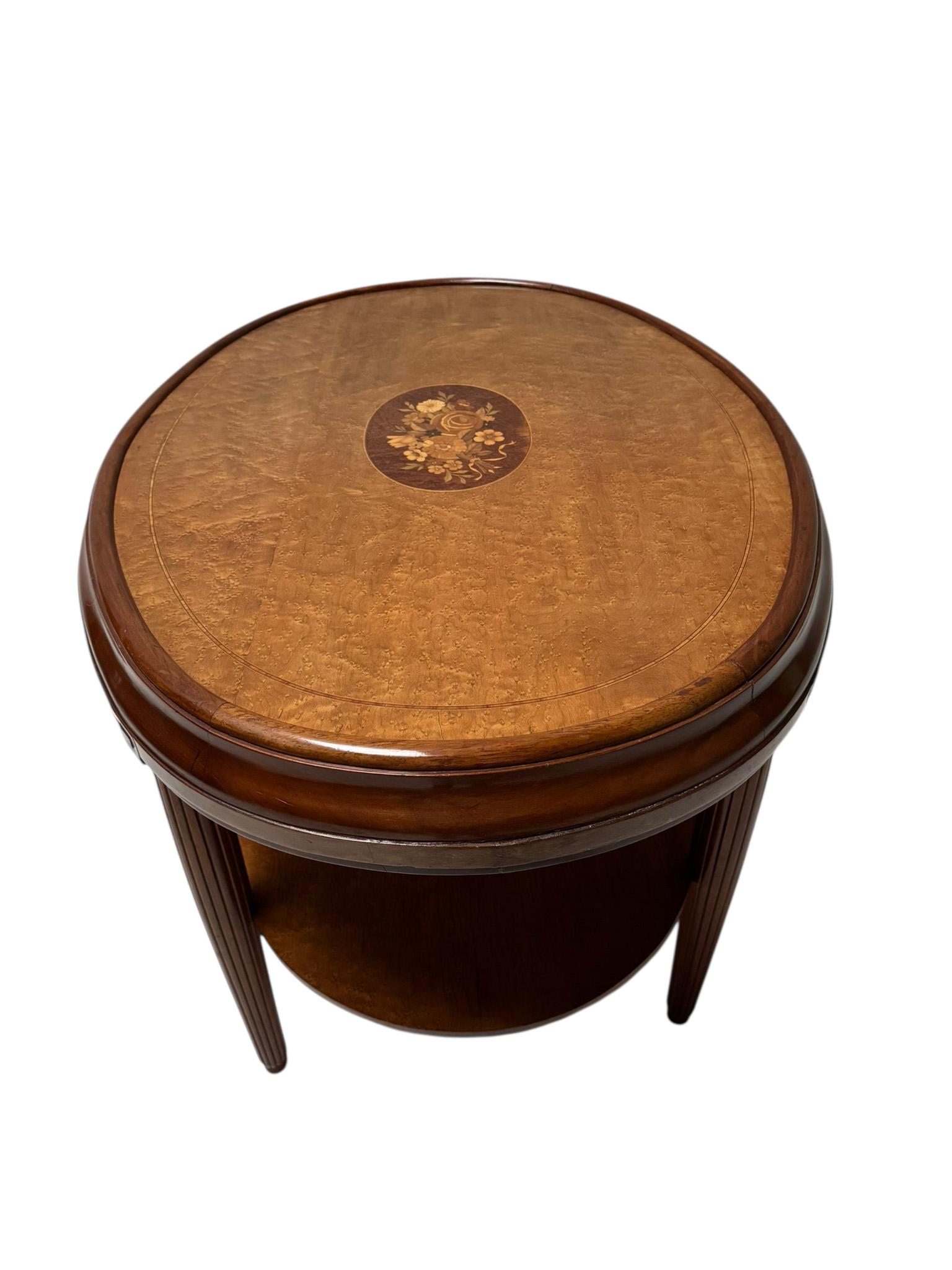 Art Deco French Walnut Center Table, 1930s For Sale 1