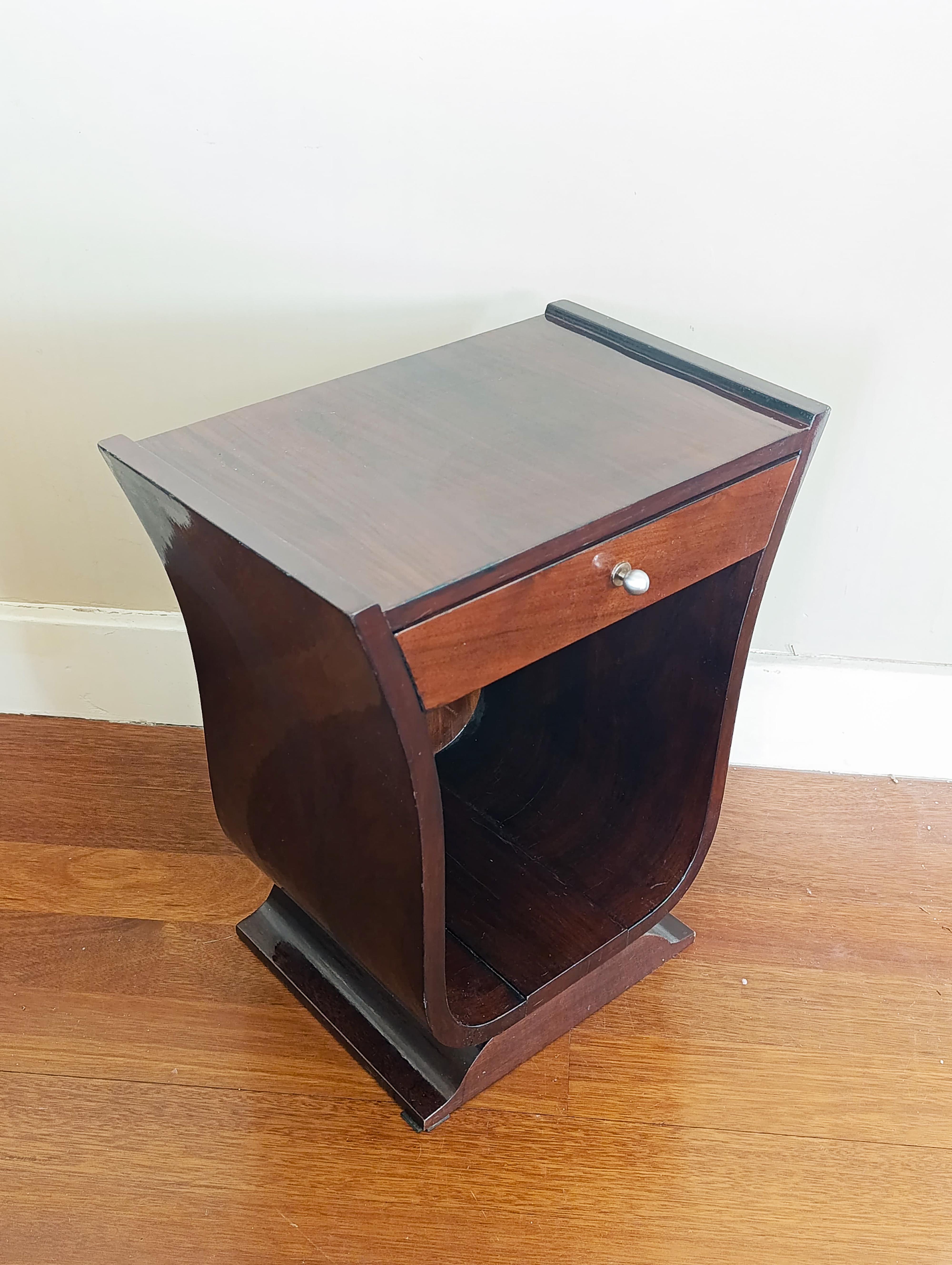 Art Deco French Walnut Nightstand, 1930s For Sale 1