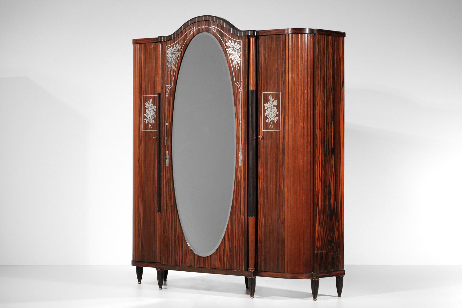 art deco French wardrobe in the style of Maurice Dufrène from the 1930s  For Sale 4