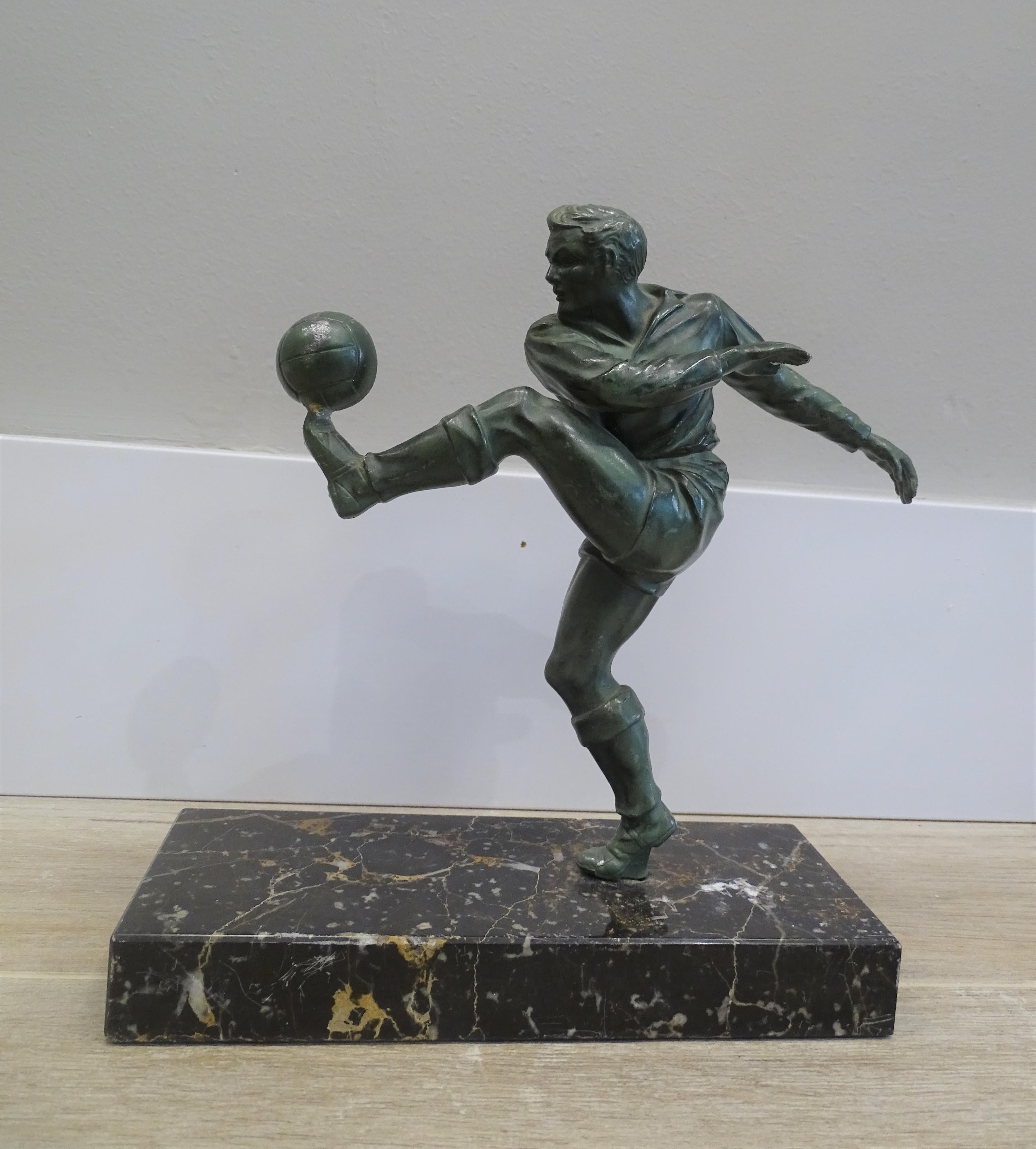 Soccer Player sculpture, 1930s, design after Raymond Tschudin.

Amazing collector's item, made of bronze with a marble base.

It is inspired by the numerous figures of soccer players made by the sculptor and medallist for the 1938 World Cup., this