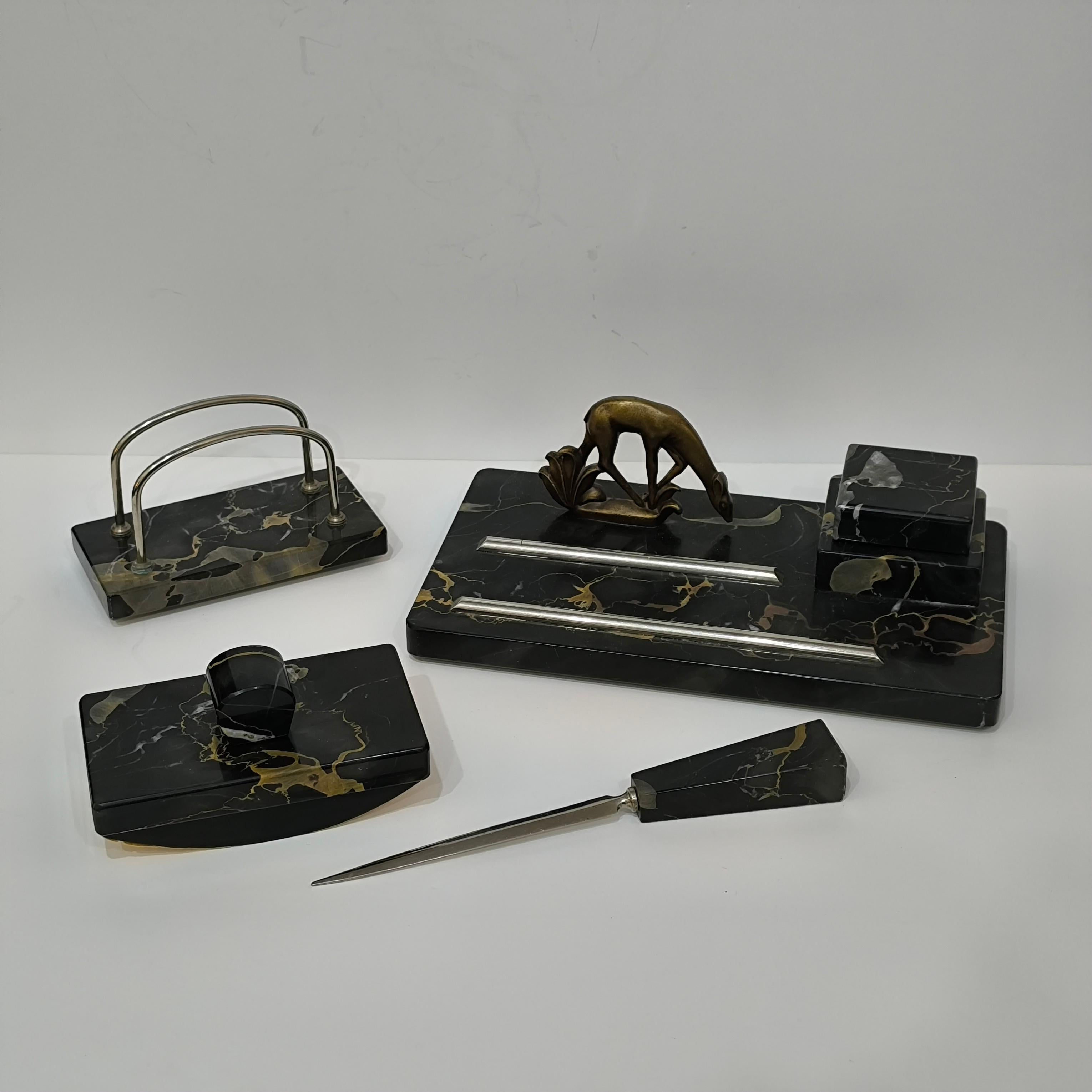 Französisches Art-Déco-Schreibtischset mit Windhund aus Portoro-Marmor, 1930er Jahre im Angebot 9