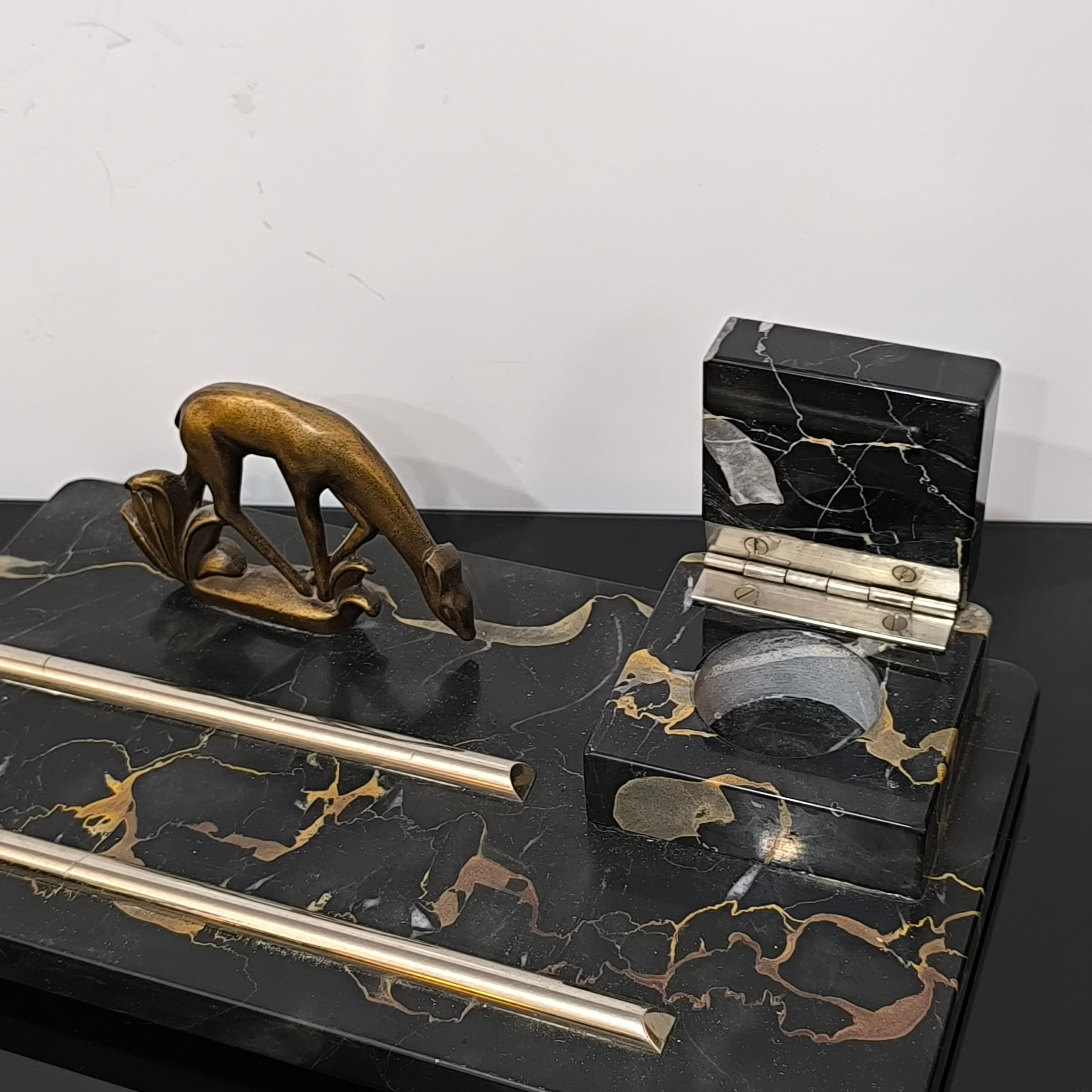 Französisches Art-Déco-Schreibtischset mit Windhund aus Portoro-Marmor, 1930er Jahre im Angebot 2