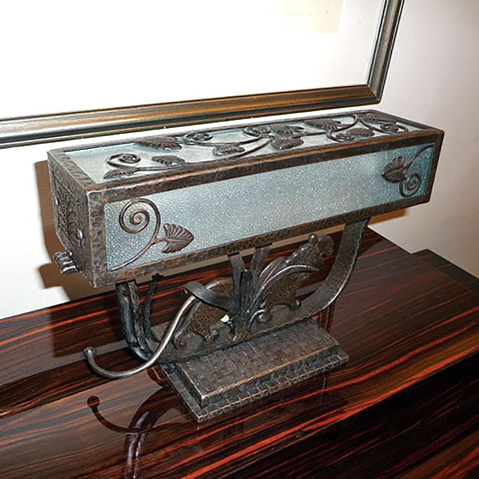 Lampe de table Art déco française en fer forgé par Paul Kiss, années 1930 en vente 3