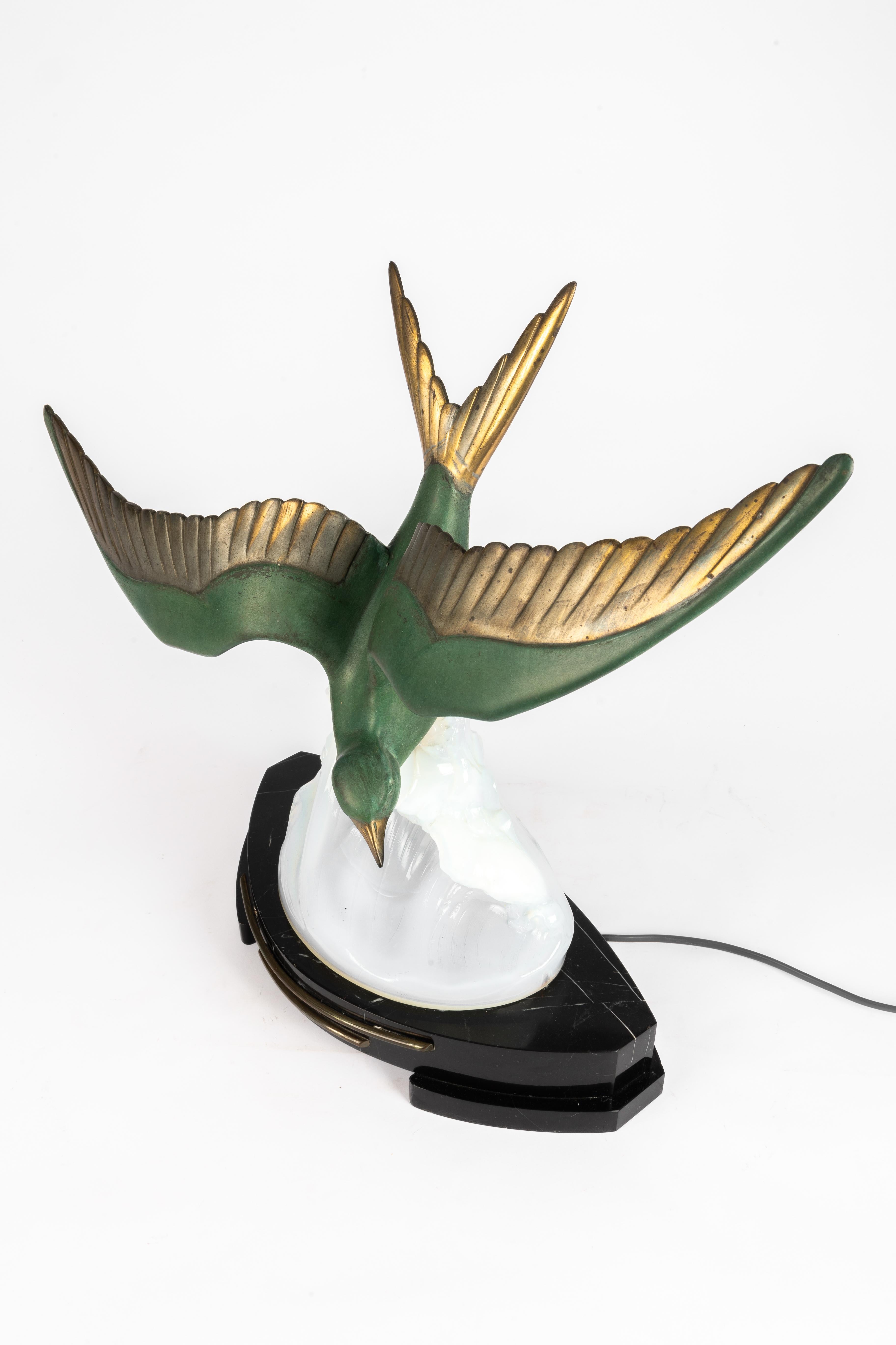 XX secolo Art-déco Fritz Diller attr. Scultura di gabbiano e base in vetro illuminata in vendita