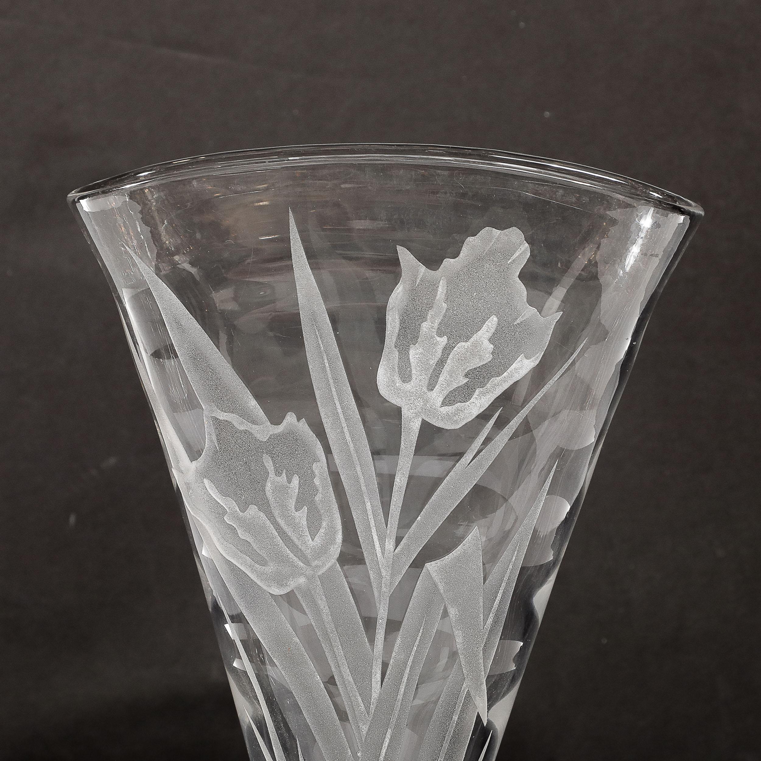 Vase aus mattiertem und transparentem Glas im Art déco-Stil mit Blumenreliefdetails im Angebot 6