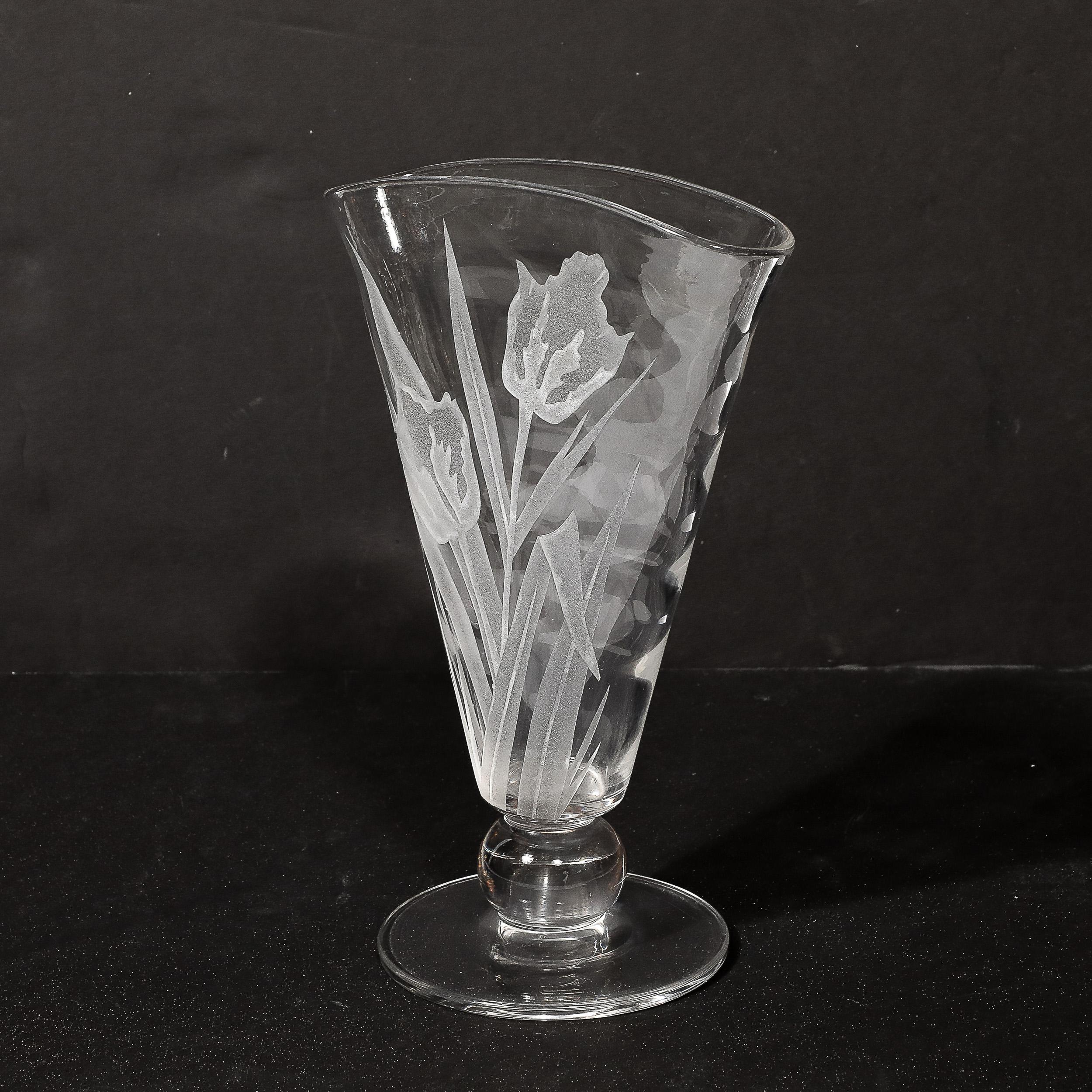 Vase aus mattiertem und transparentem Glas im Art déco-Stil mit Blumenreliefdetails im Angebot 7
