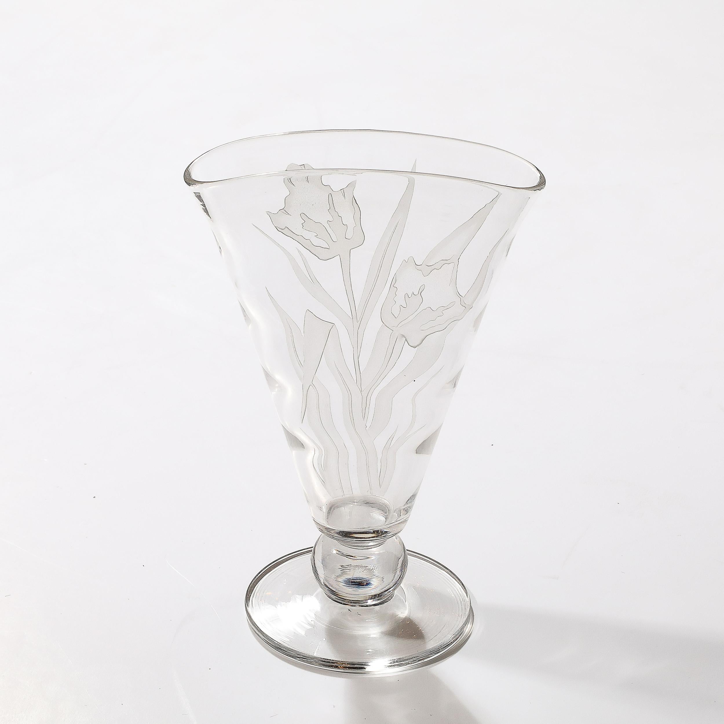 Vase aus mattiertem und transparentem Glas im Art déco-Stil mit Blumenreliefdetails im Angebot 1