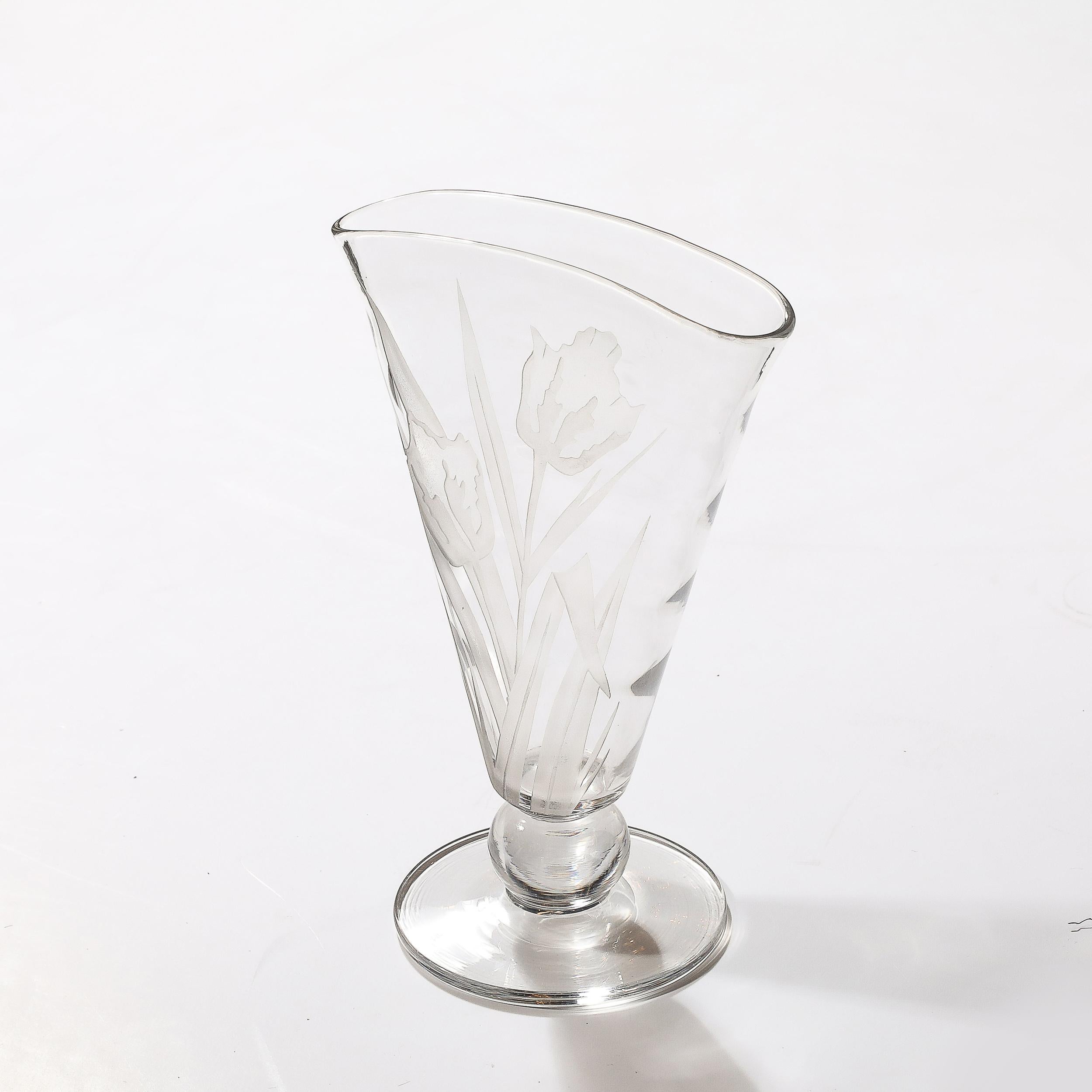 Vase aus mattiertem und transparentem Glas im Art déco-Stil mit Blumenreliefdetails im Angebot 3