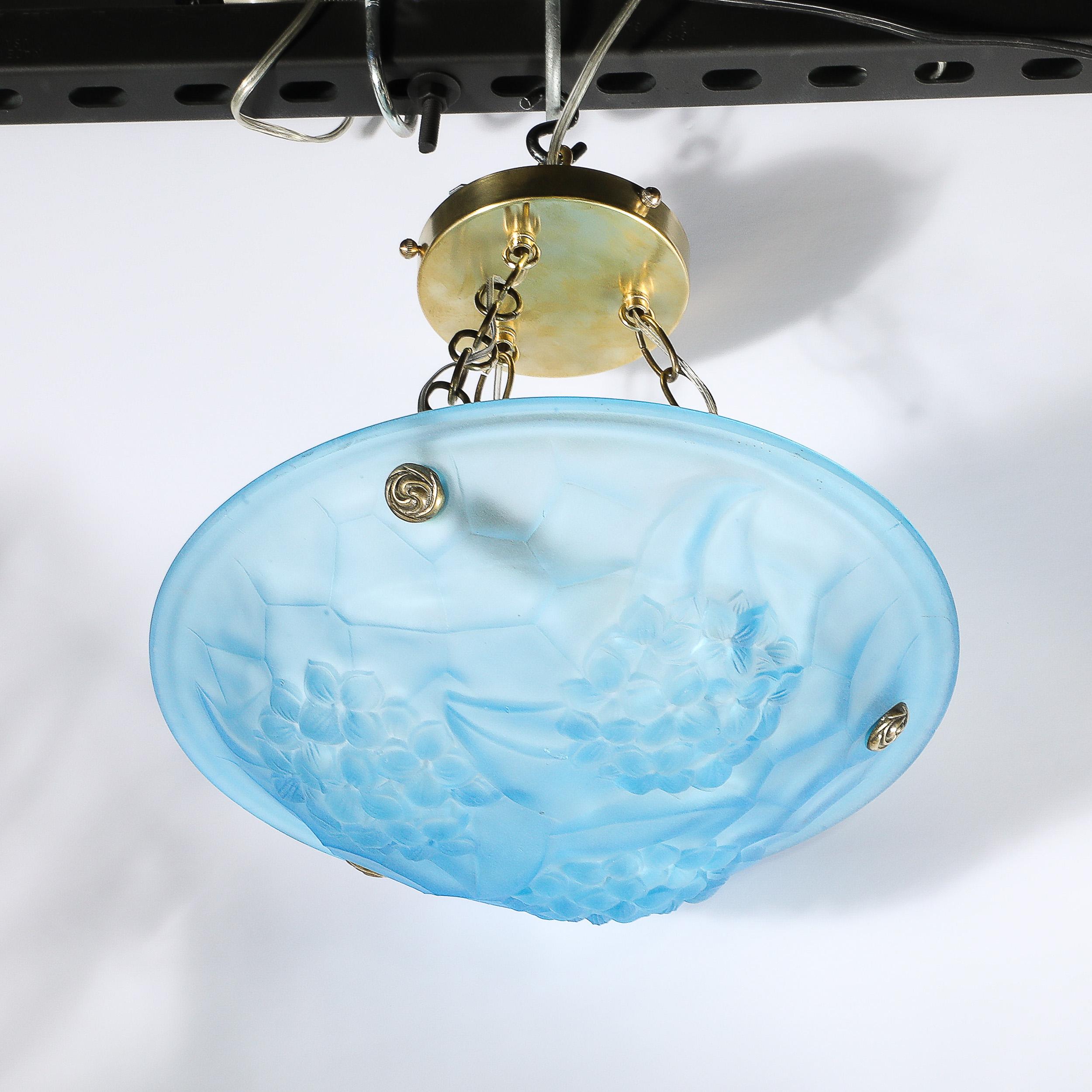 Lustre Art Déco en verre bleu givré avec ferrures en laiton signé ROC par Degué en vente 6