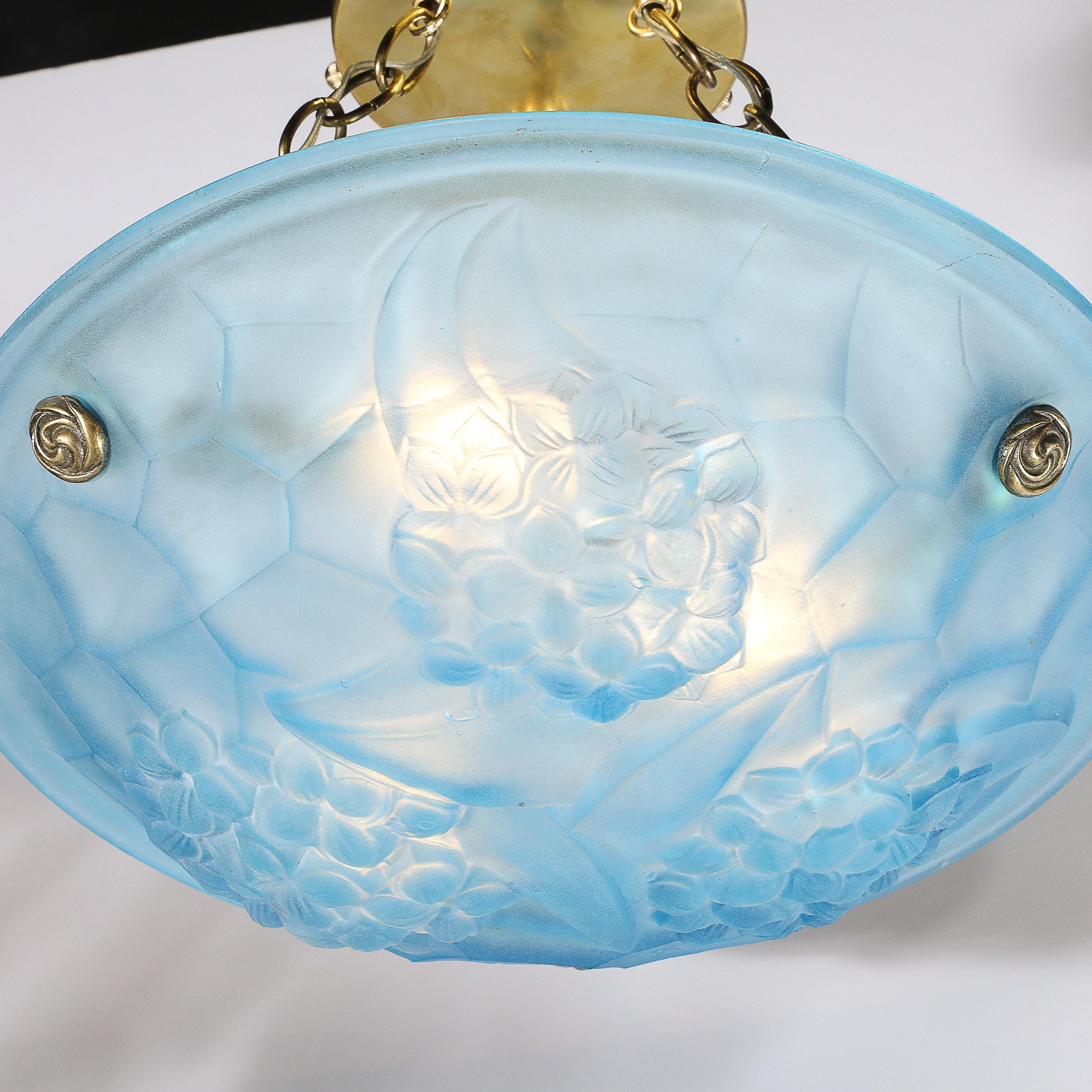 Lustre Art Déco en verre bleu givré avec ferrures en laiton signé ROC par Degué en vente 1