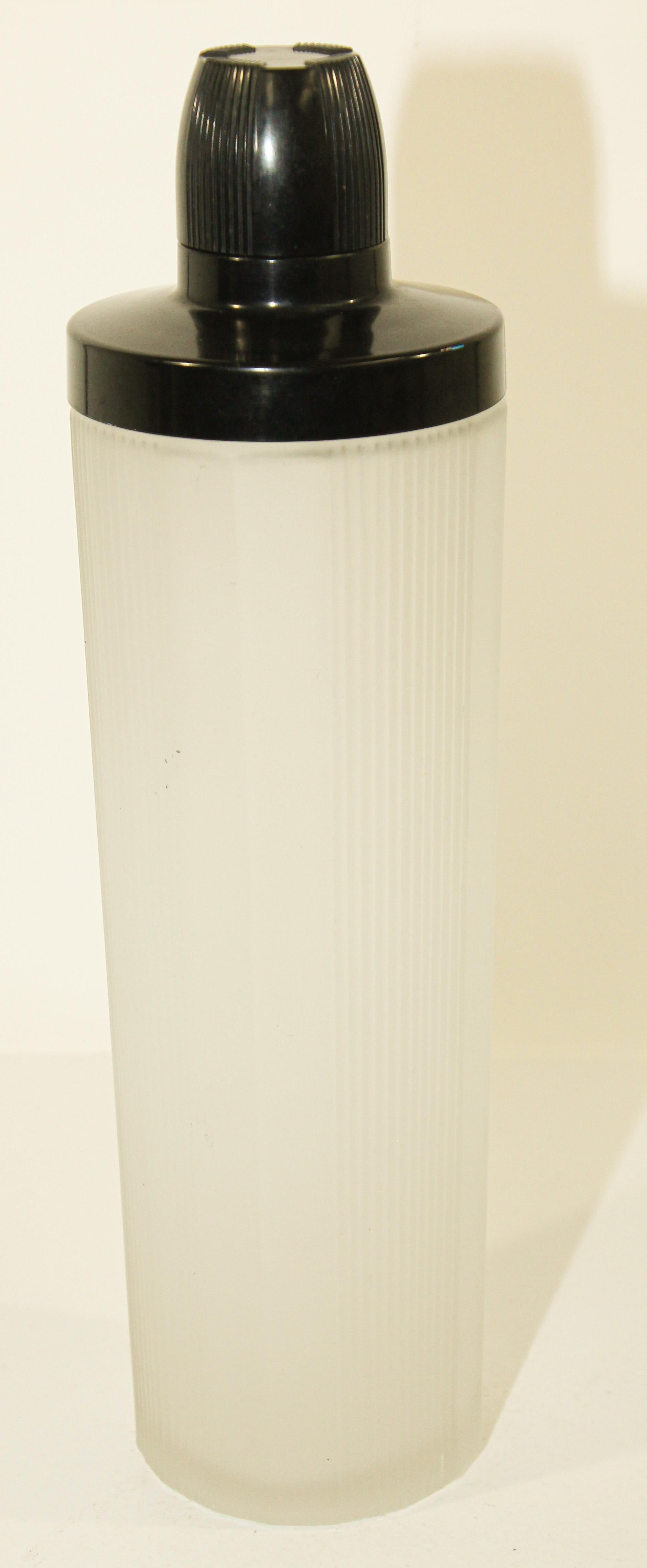 Art Deco Frosted Glass and Bakelite Empire Cocktail Shaker Circa 1930 For Sale 9