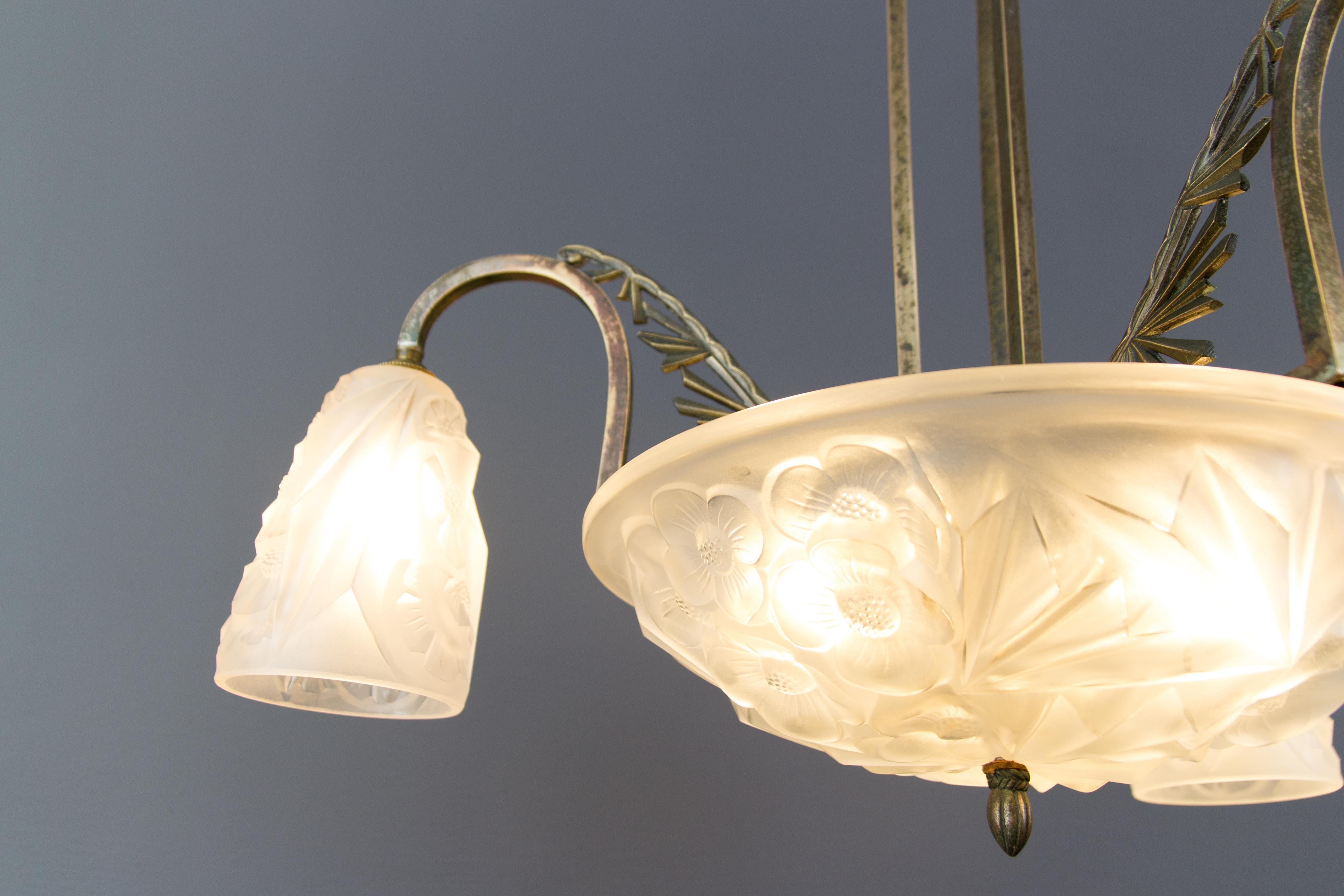 Art Deco Frosted Glass and Bronze Chandelier by Francis Hubens and Degué, 1930s For Sale 5
